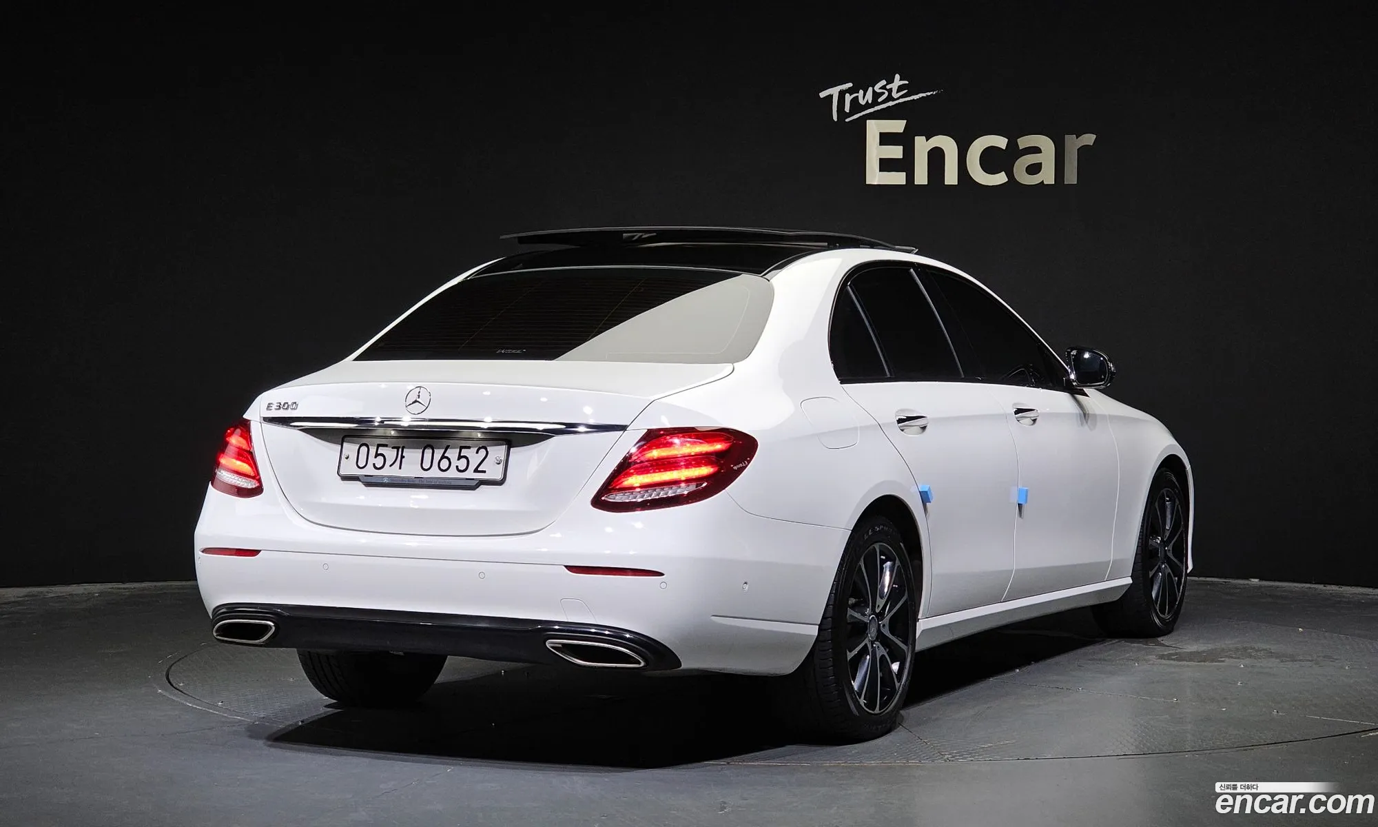 Mercedes-Benz E-Klasse E300 Avantgarde 2017 - фотография 17115237