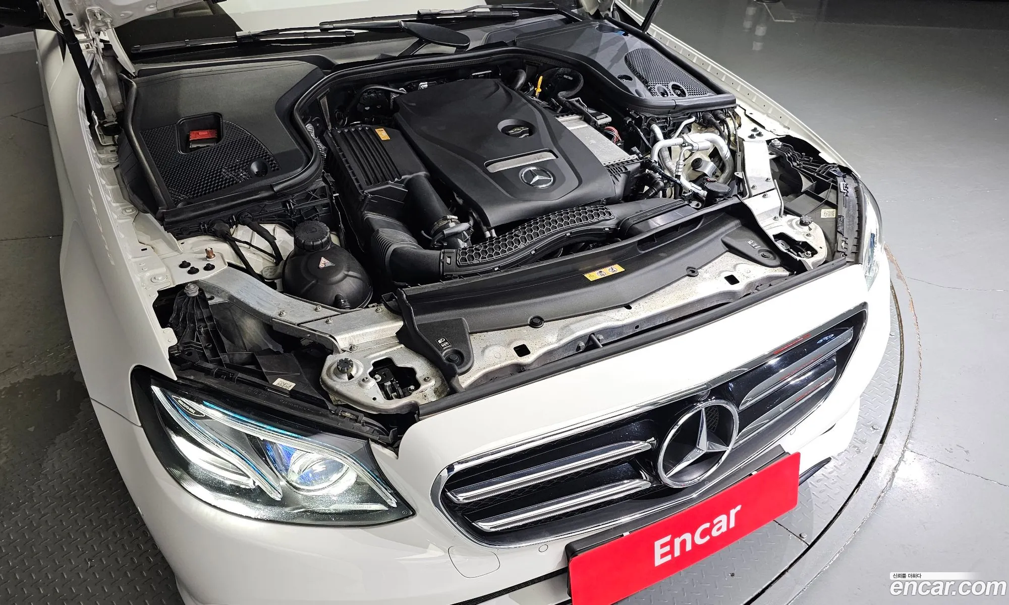 Mercedes-Benz E-Klasse E300 Avantgarde 2017 - фотография 17115241