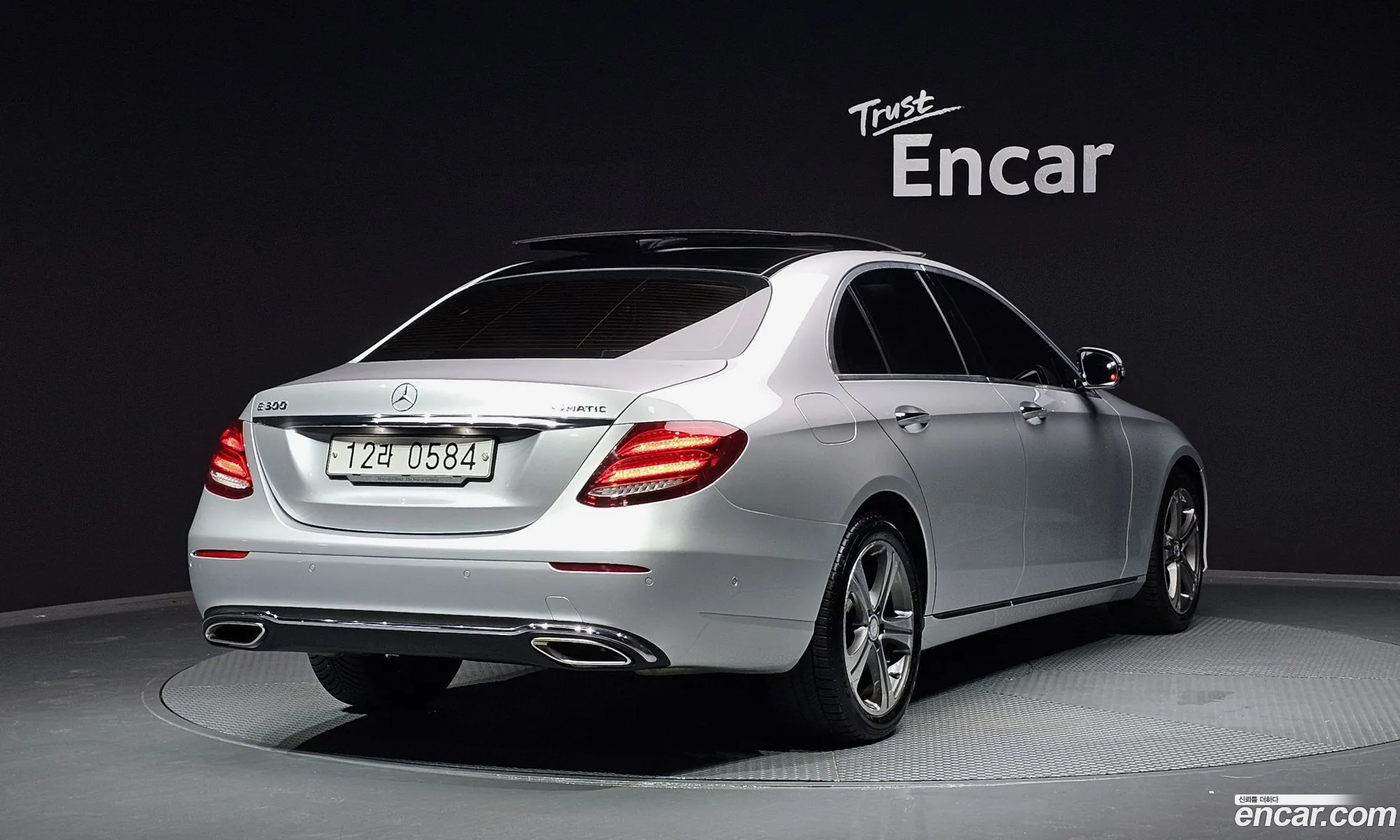 Mercedes E-Class W213 E300 4Matic Avant Garde - фотография 17115212
