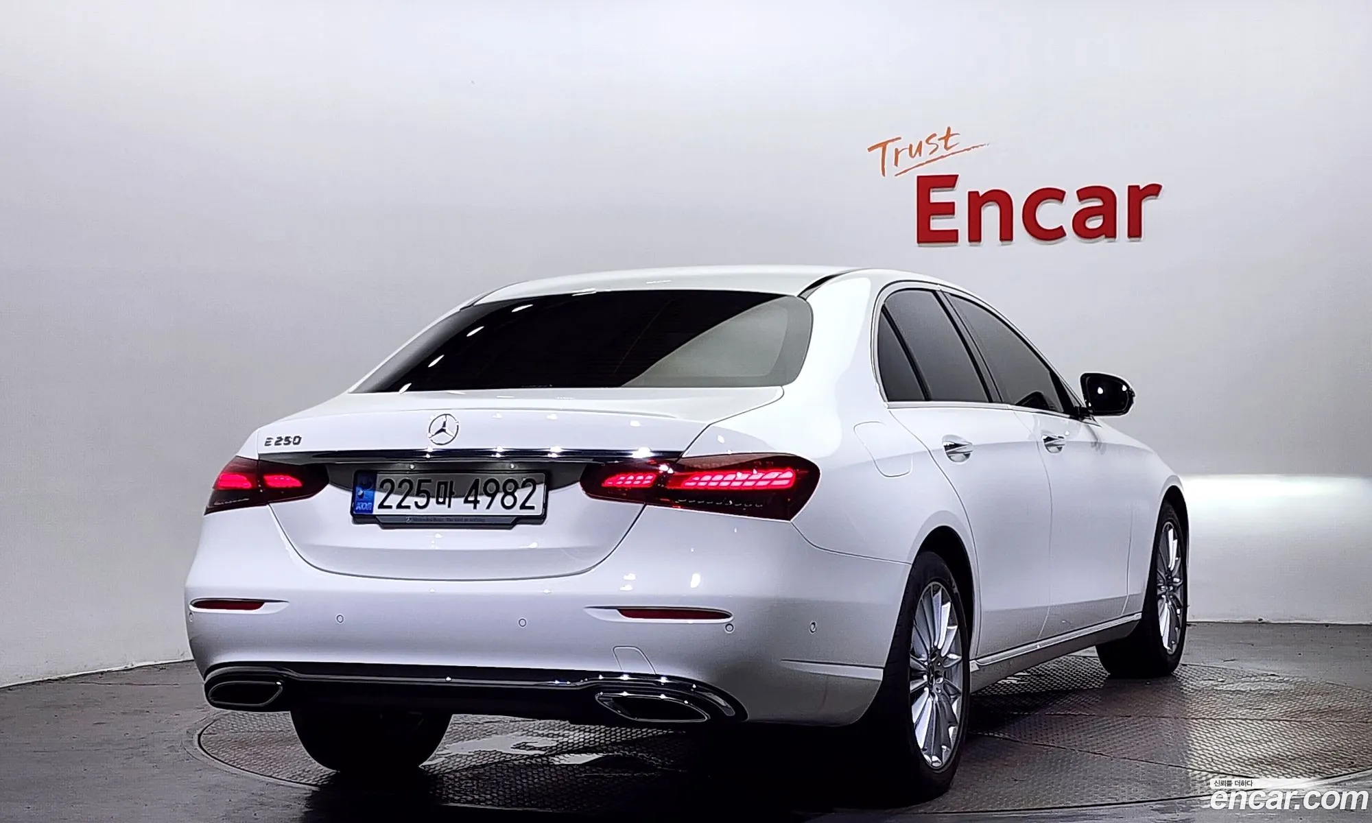Mercedes-Benz E-Klasse V W213 S213 C238 E250 Exclusive 2022 - фотография 17061496