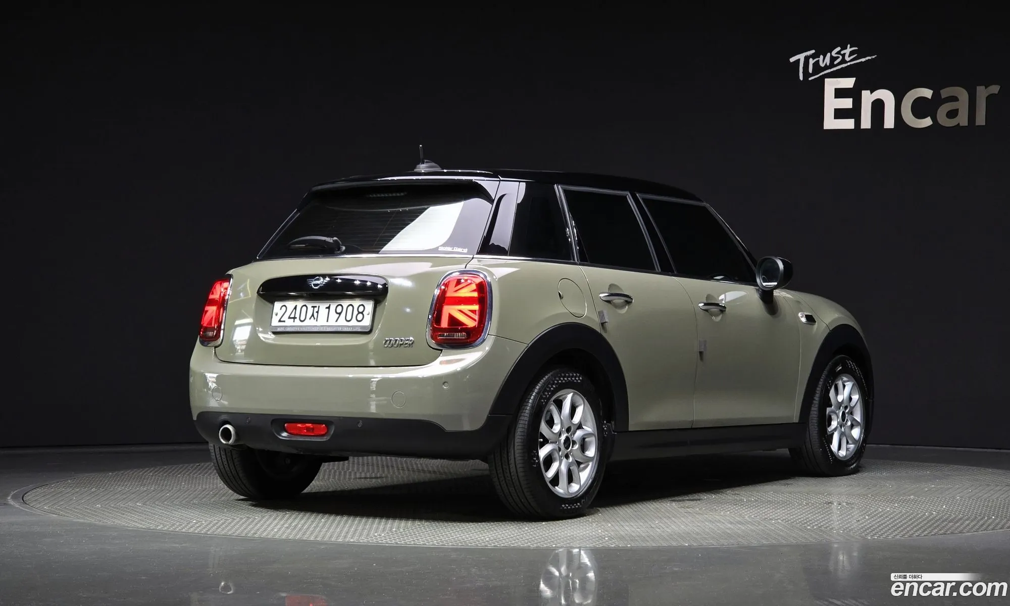 Mini Cooper 5-Door High 2020 - фотография 5876809