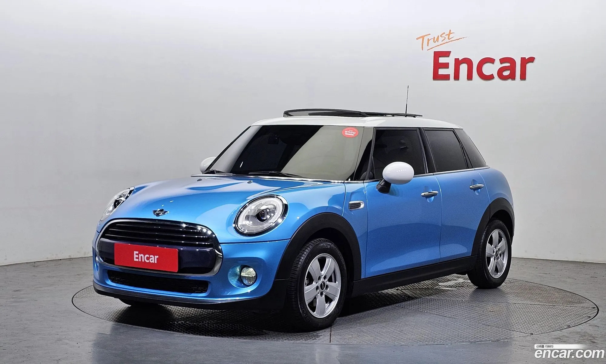 Mini Cooper 5-Door Basic Model 2018 - фотография 5876762