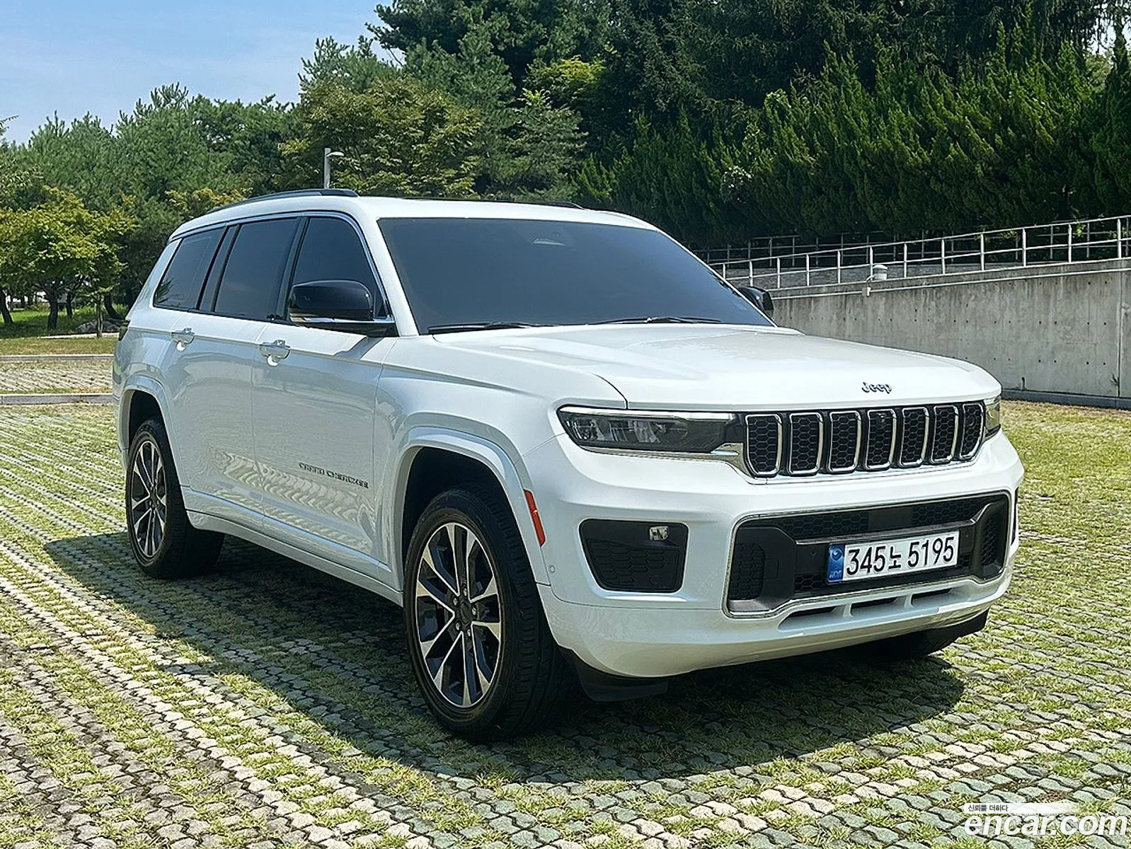 Jeep Cherokee L 36 Overland 2023 - фотография 4597065