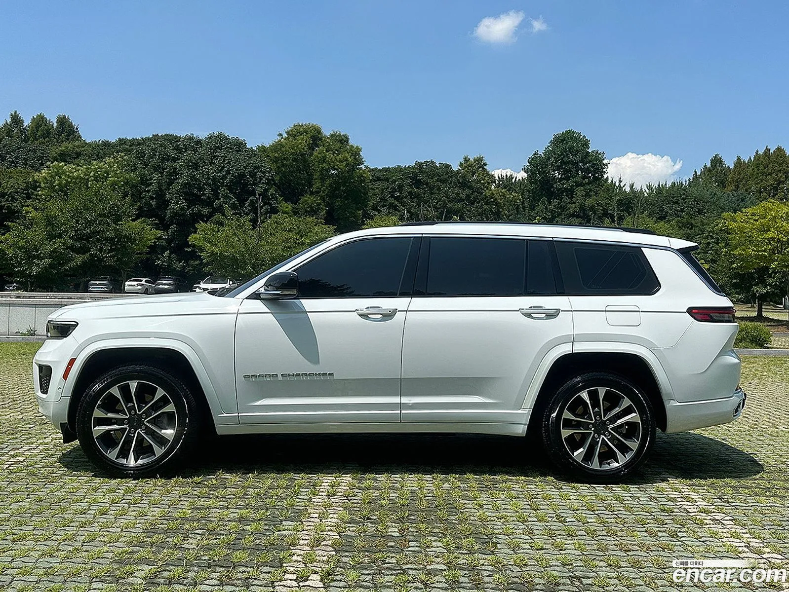 Jeep Cherokee 36 Overland 2023 - фотография 4597075