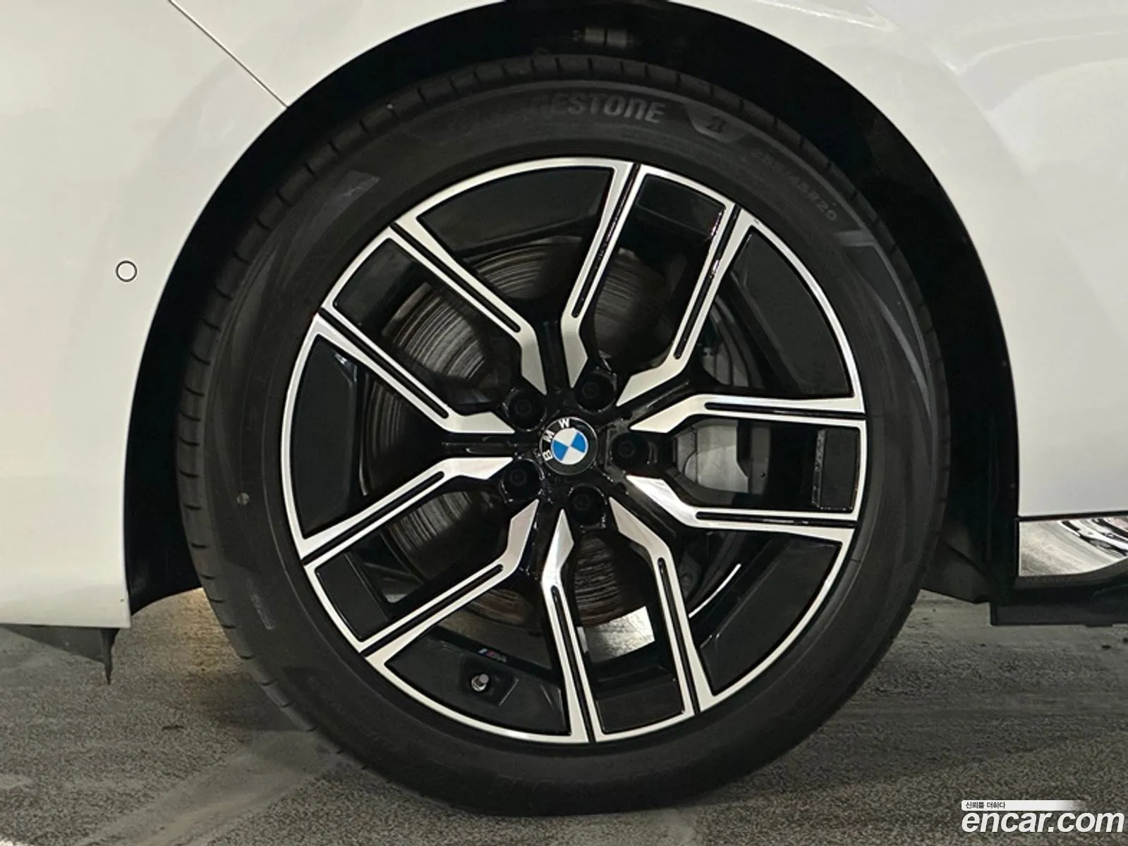 BMW I7 G70 Edrive 50 M Sports - фотография 1028568
