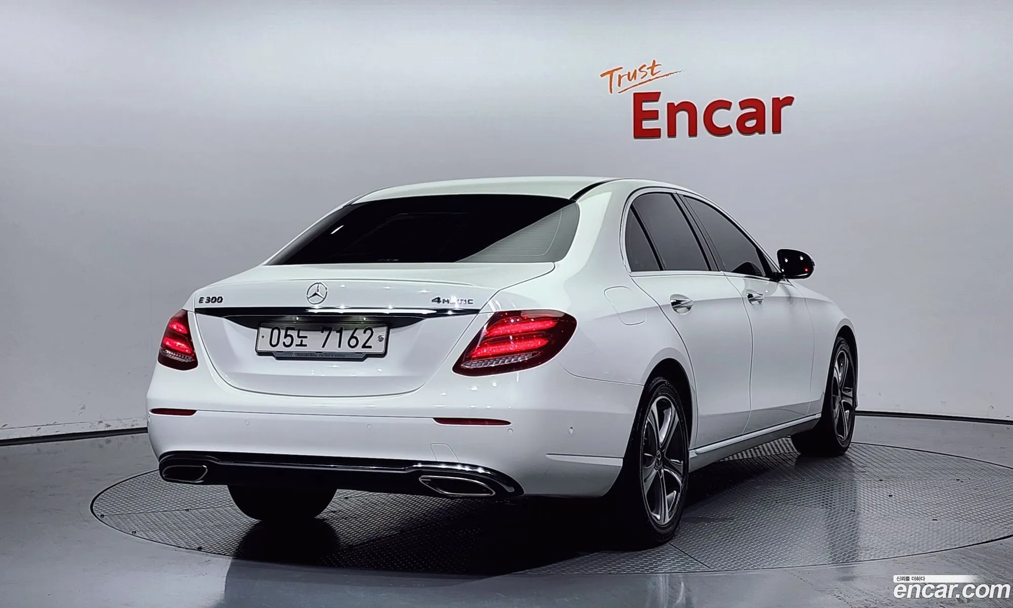 Mercedes E-Class W213 E300 4Matic Avant Garde - фотография 19043488