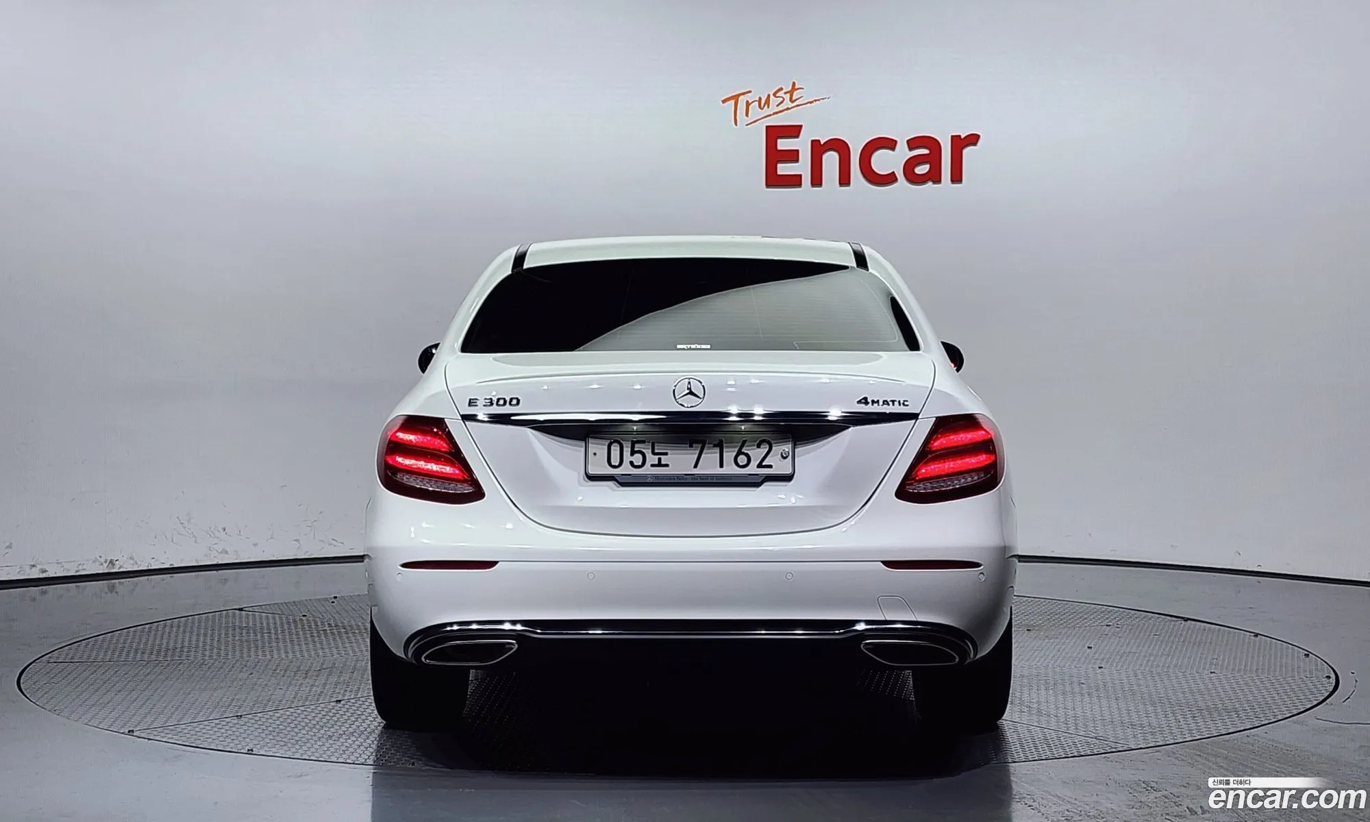 Mercedes E-Class W213 E300 4Matic Avant Garde - фотография 19043490