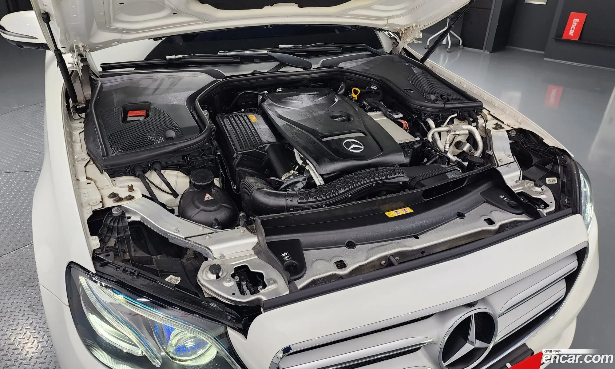 Mercedes E-Class W213 E300 4Matic Avant Garde - фотография 19043492