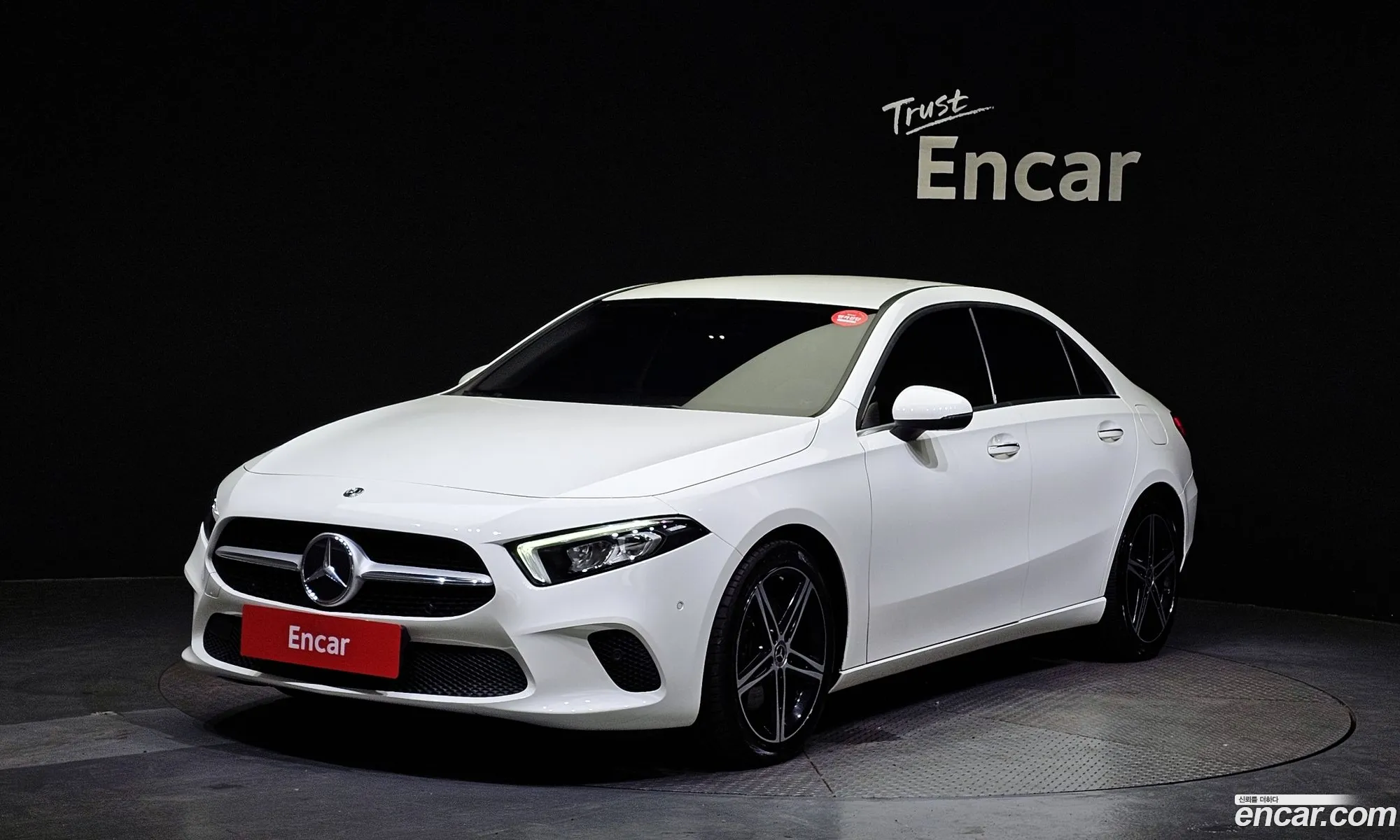 Benz A-Class W177 A250 4Matic Sedan - фотография 19043463