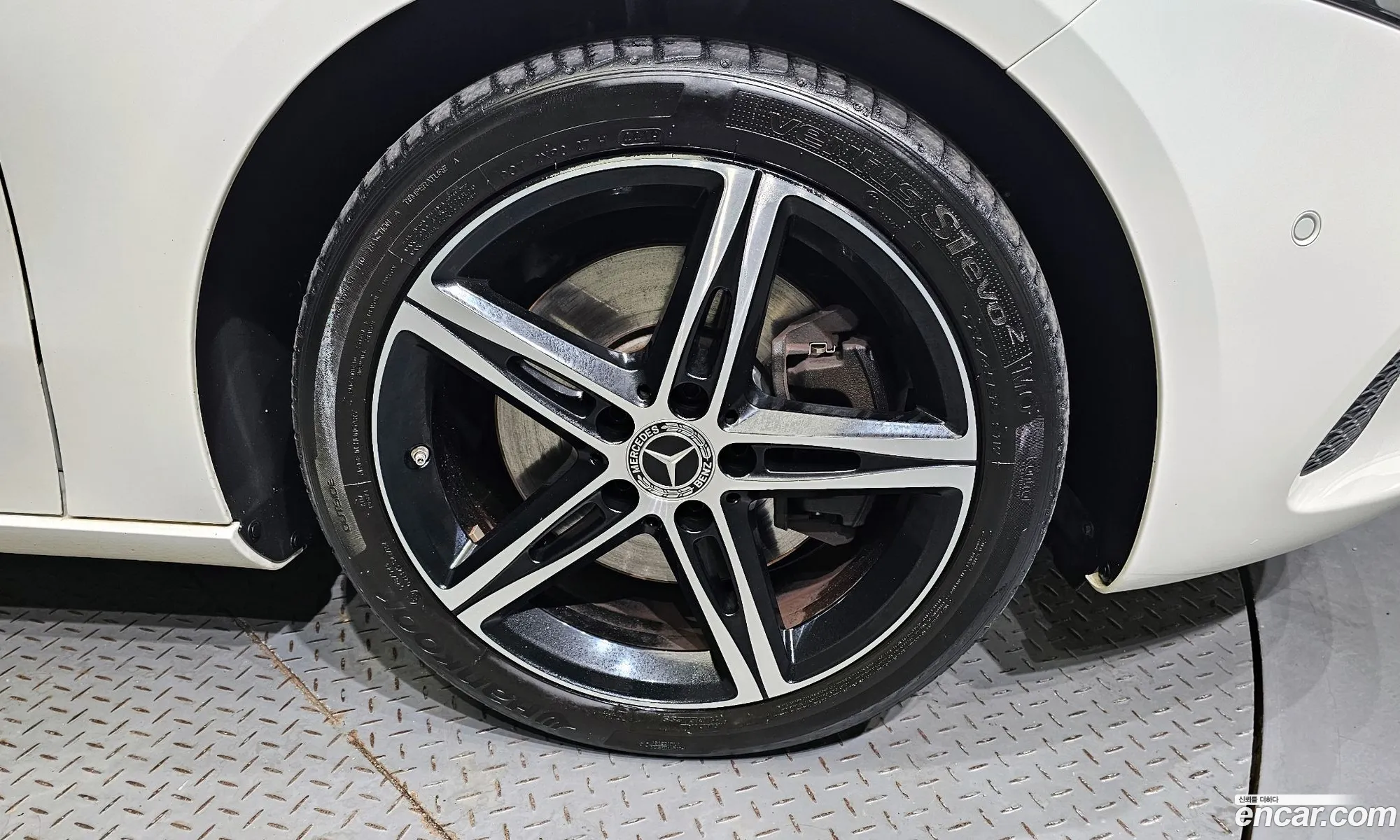Benz A-Class W177 A250 4Matic Sedan - фотография 19043467