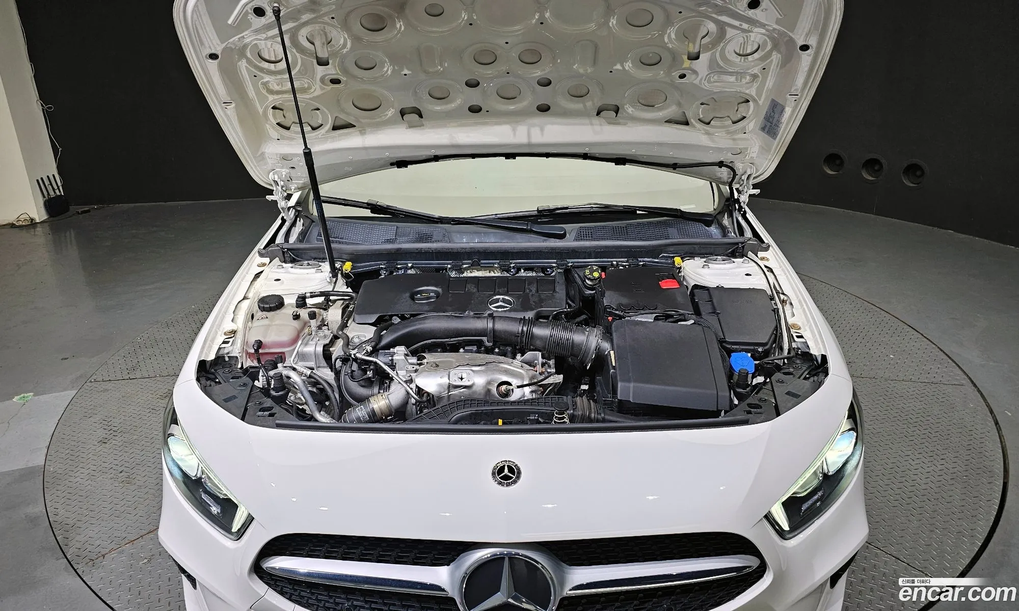 Benz A-Class W177 A250 4Matic Sedan - фотография 19043468