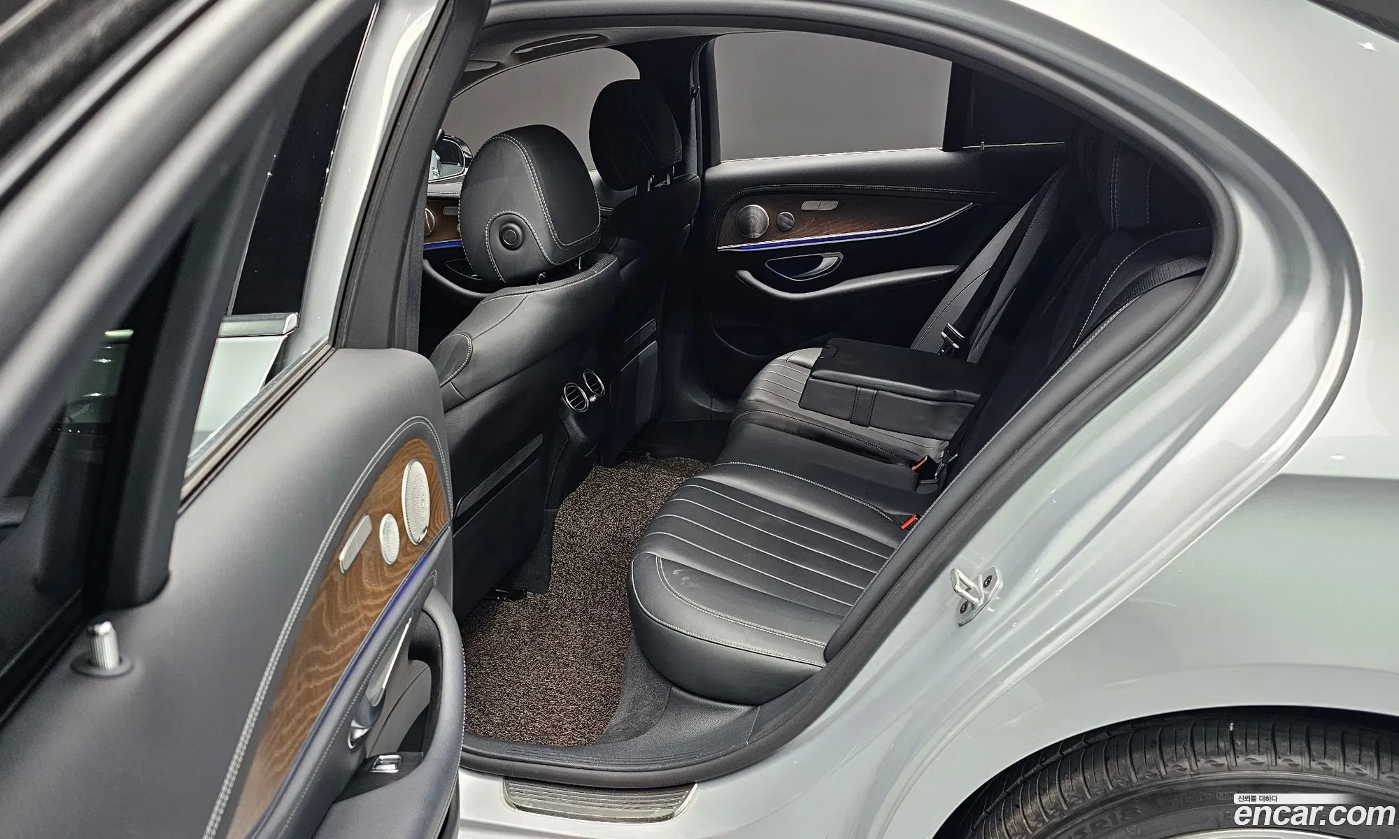 E-Class W213E300 4Matic Exclusive - фотография 8327960