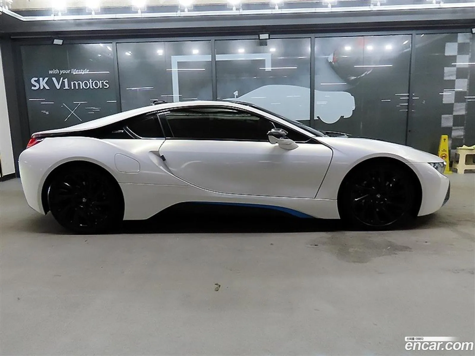 BMW I8 Coupe 2015 - фотография 1034168