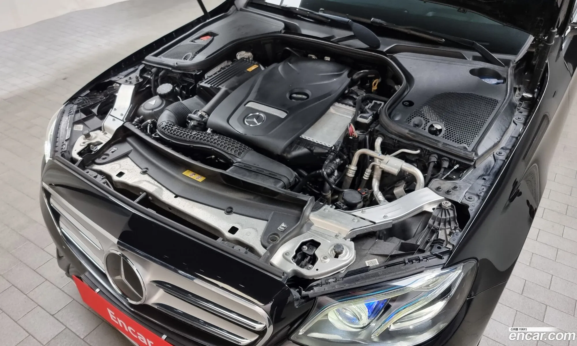 Mercedes-Benz E-Klasse E300 Avantgarde Intelligent Drive 2017 - фотография 16902110