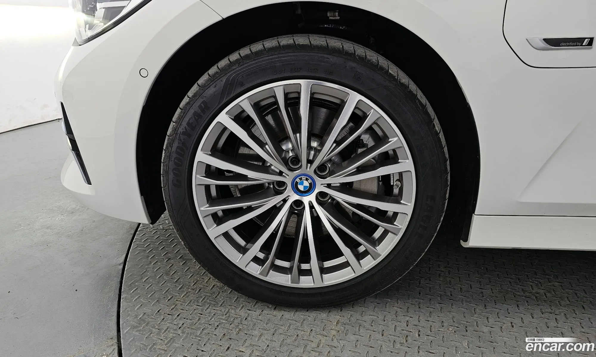 BMW 3 Series G20 330E Luxury - фотография 12039897