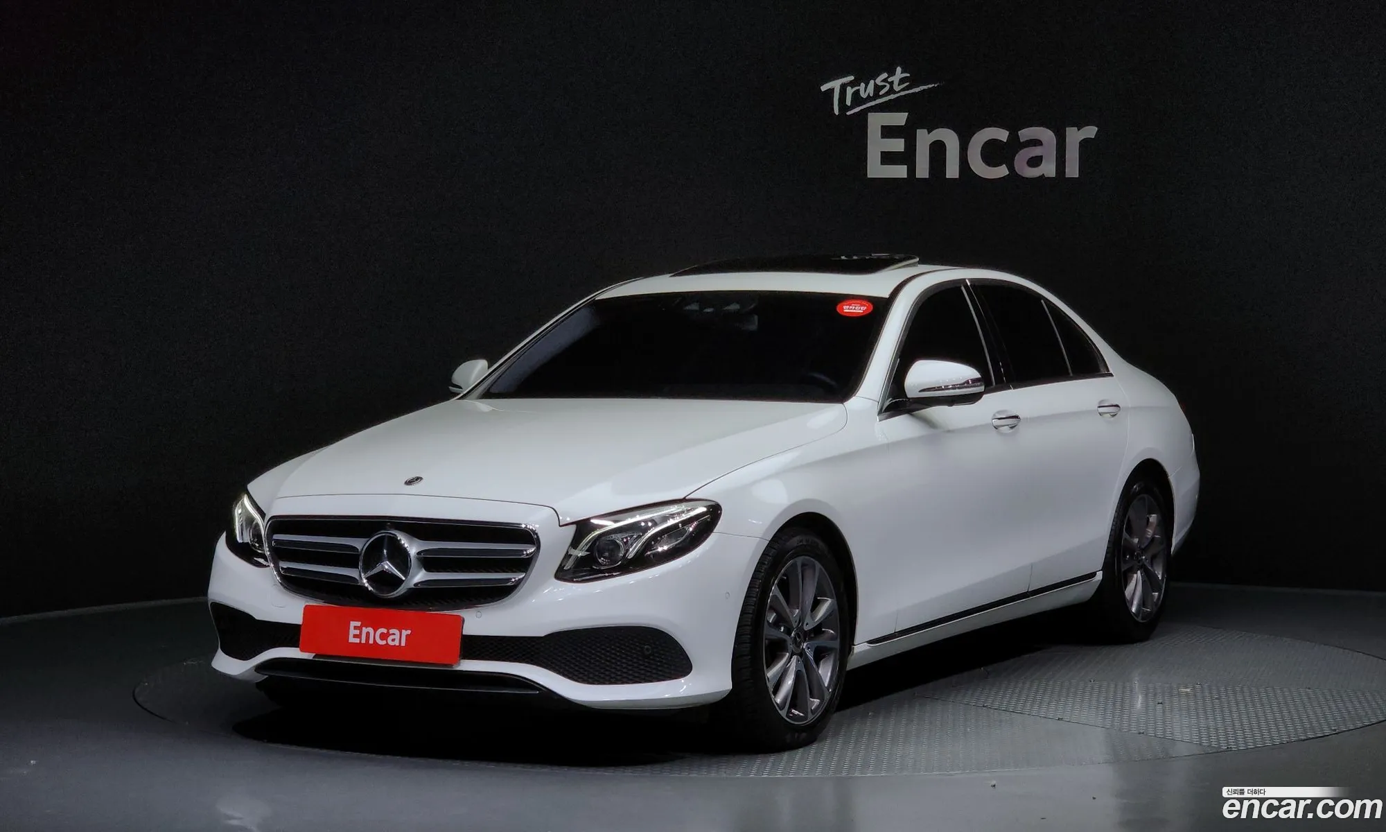 Mercedes E-Class W213 E300 4Matic Avant Garde - фотография 19043523
