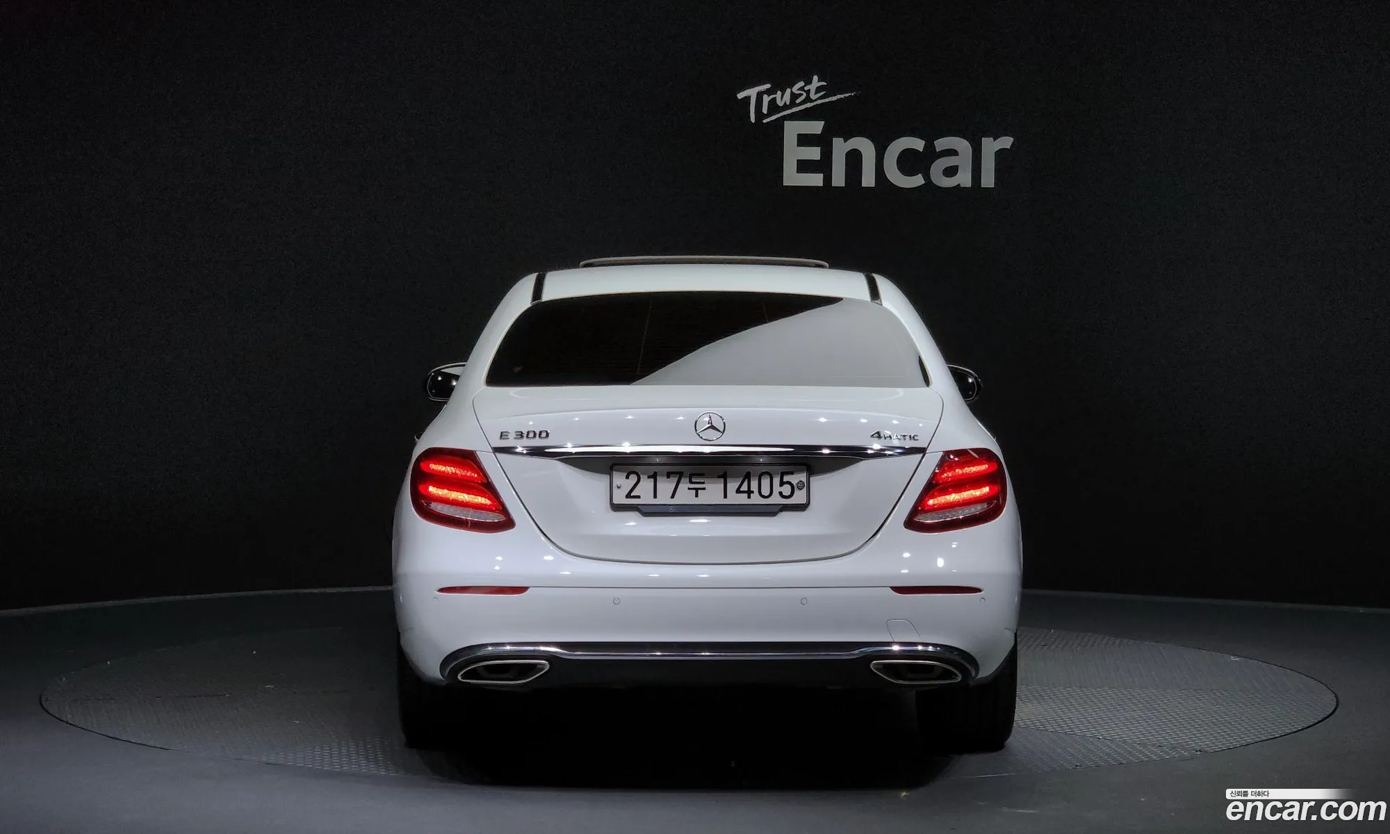 Mercedes E-Class W213 E300 4Matic Avant Garde - фотография 19043526