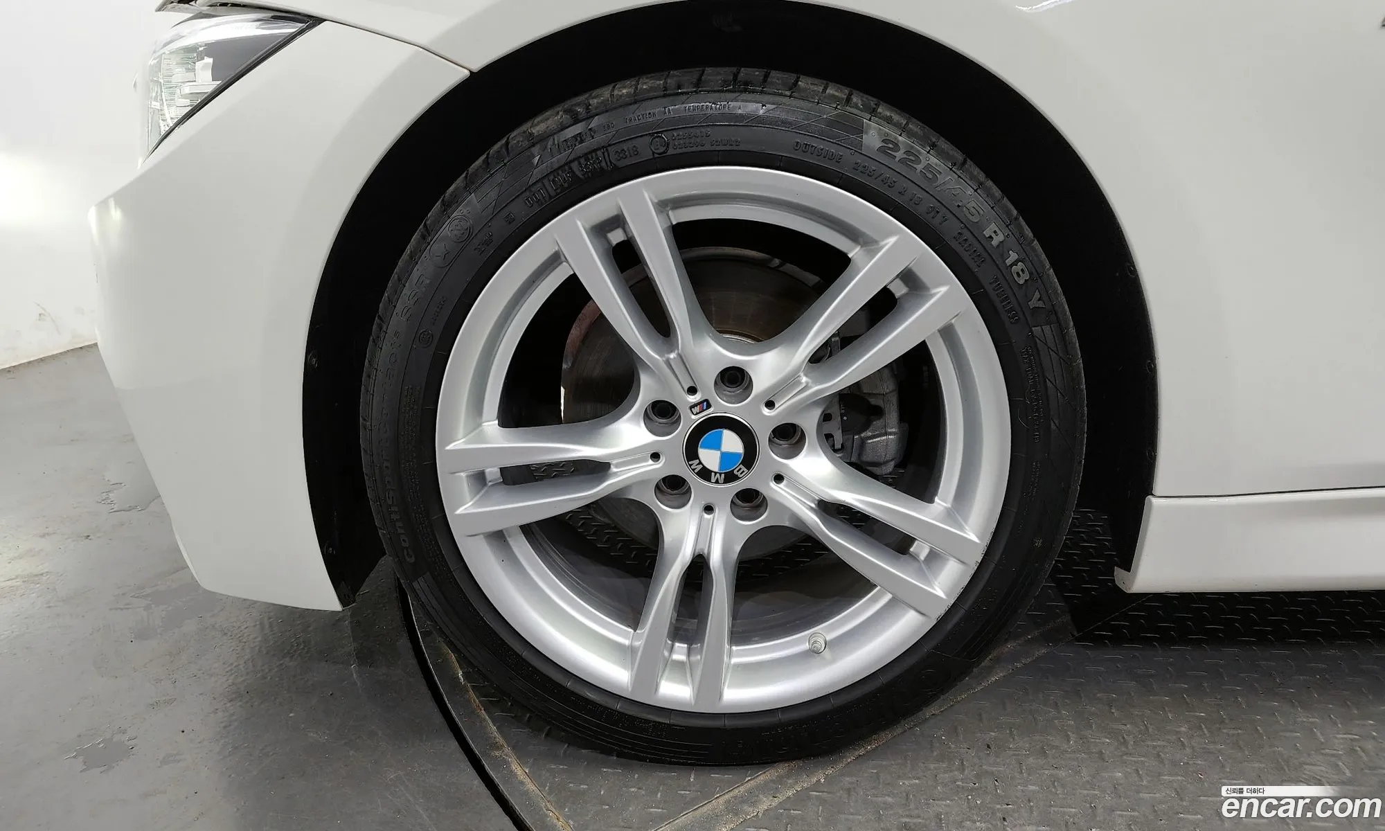 BMW 3Er 330I M Sports Shadow 2018 - фотография 12039885