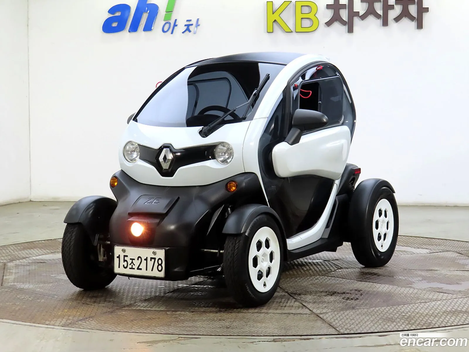 Renault Samsung Twizy Life 2-Seater 2020 - фотография 12431036