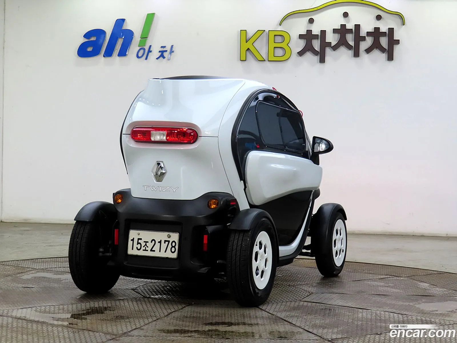 Renault Samsung Twizy Life 2-Seater 2020 - фотография 12431037