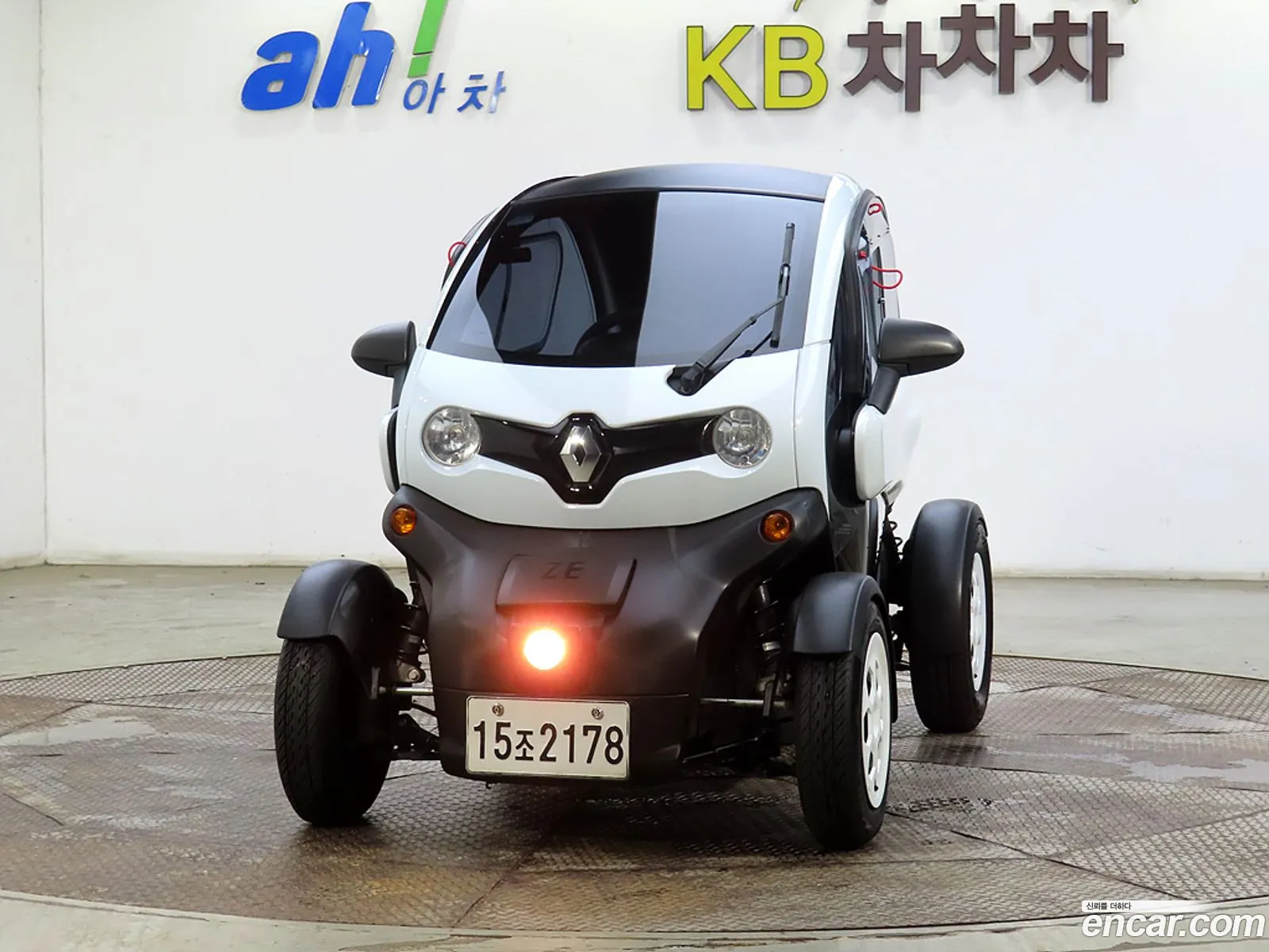 Renault Samsung Twizy Life 2-Seater 2020 - фотография 12431038