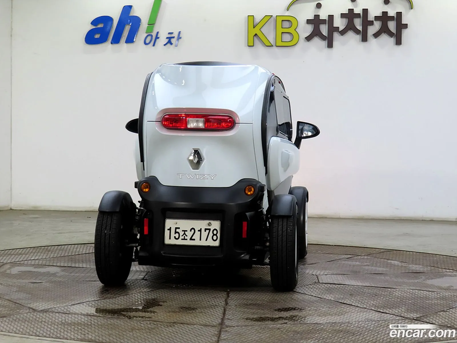 Renault Samsung Twizy Life 2-Seater 2020 - фотография 12431039