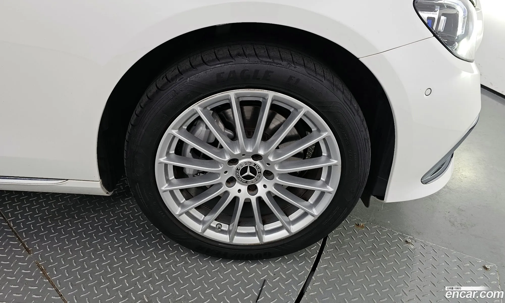 Benz E-Class W213 E220D 4Matic Exclusive - фотография 19089600