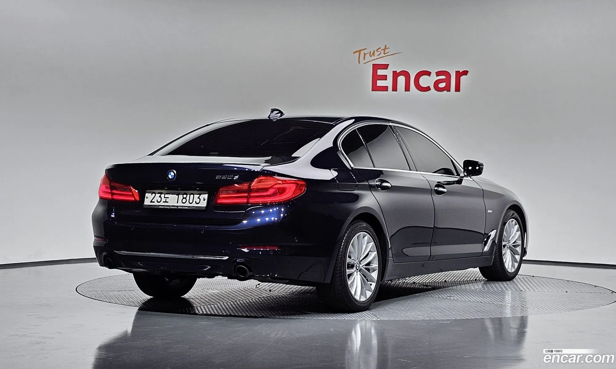 BMW 5 Series G30 520D Luxury Special Edition - фотография 18465316