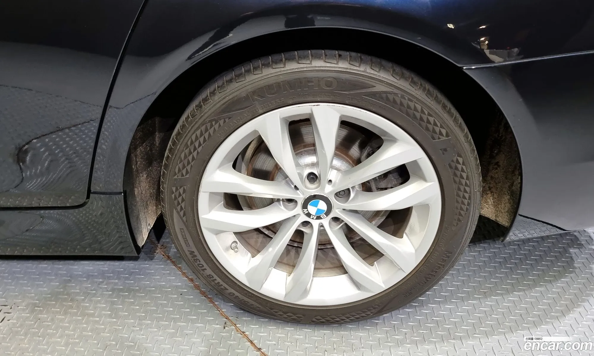 BMW 5 Series F10 520D xDrive M Aerodynamics - фотография 6126955