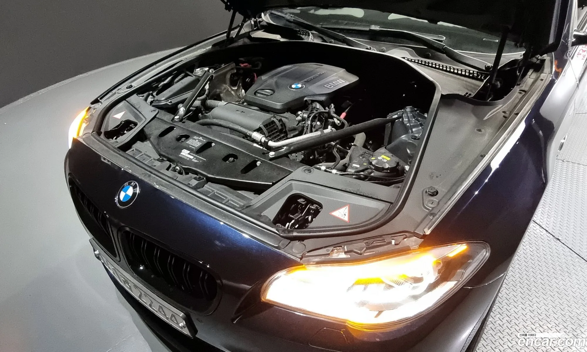 BMW 5 Series F10 520D xDrive M Aerodynamics - фотография 6126956