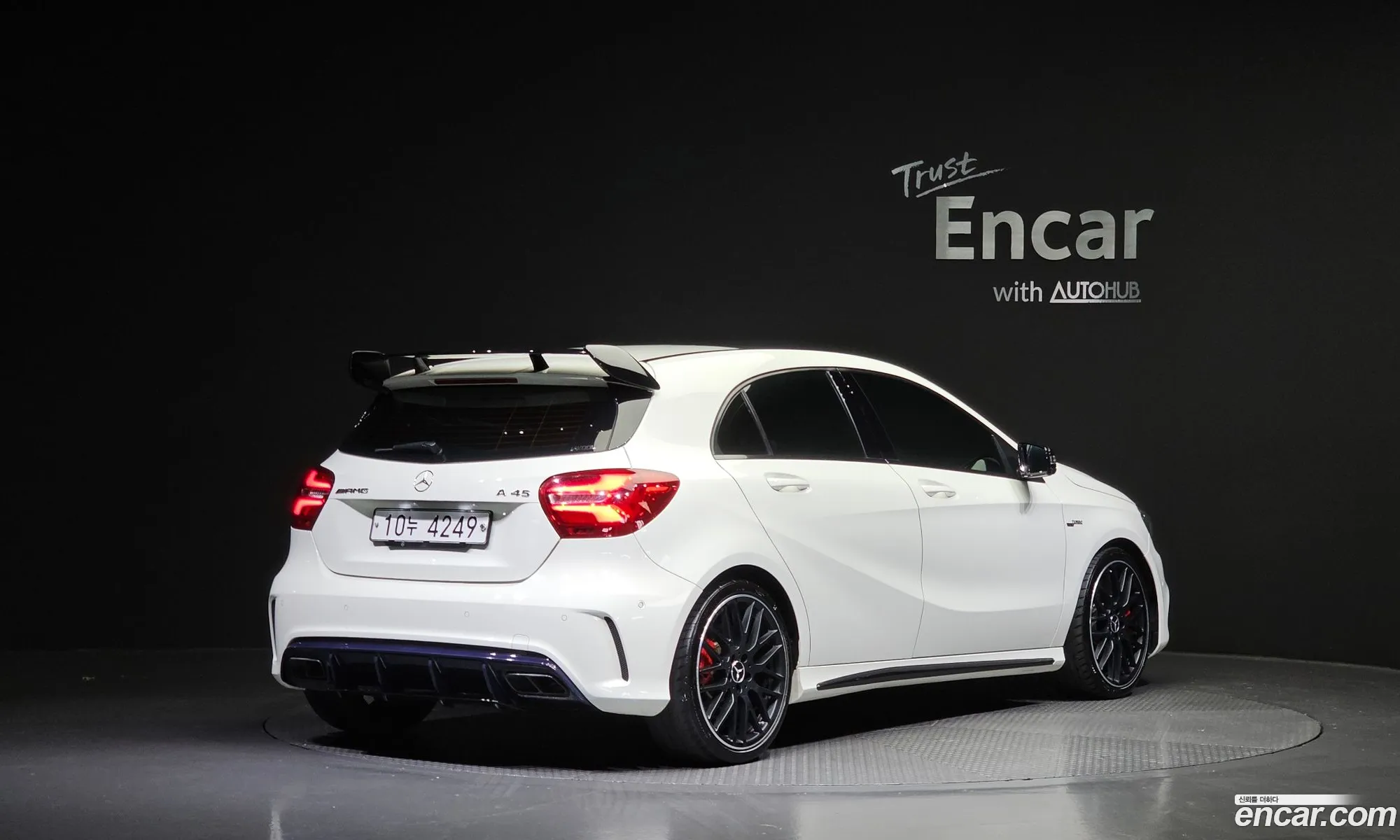 Benz A-Class W176 A45 Amg 4Matic - фотография 19043439