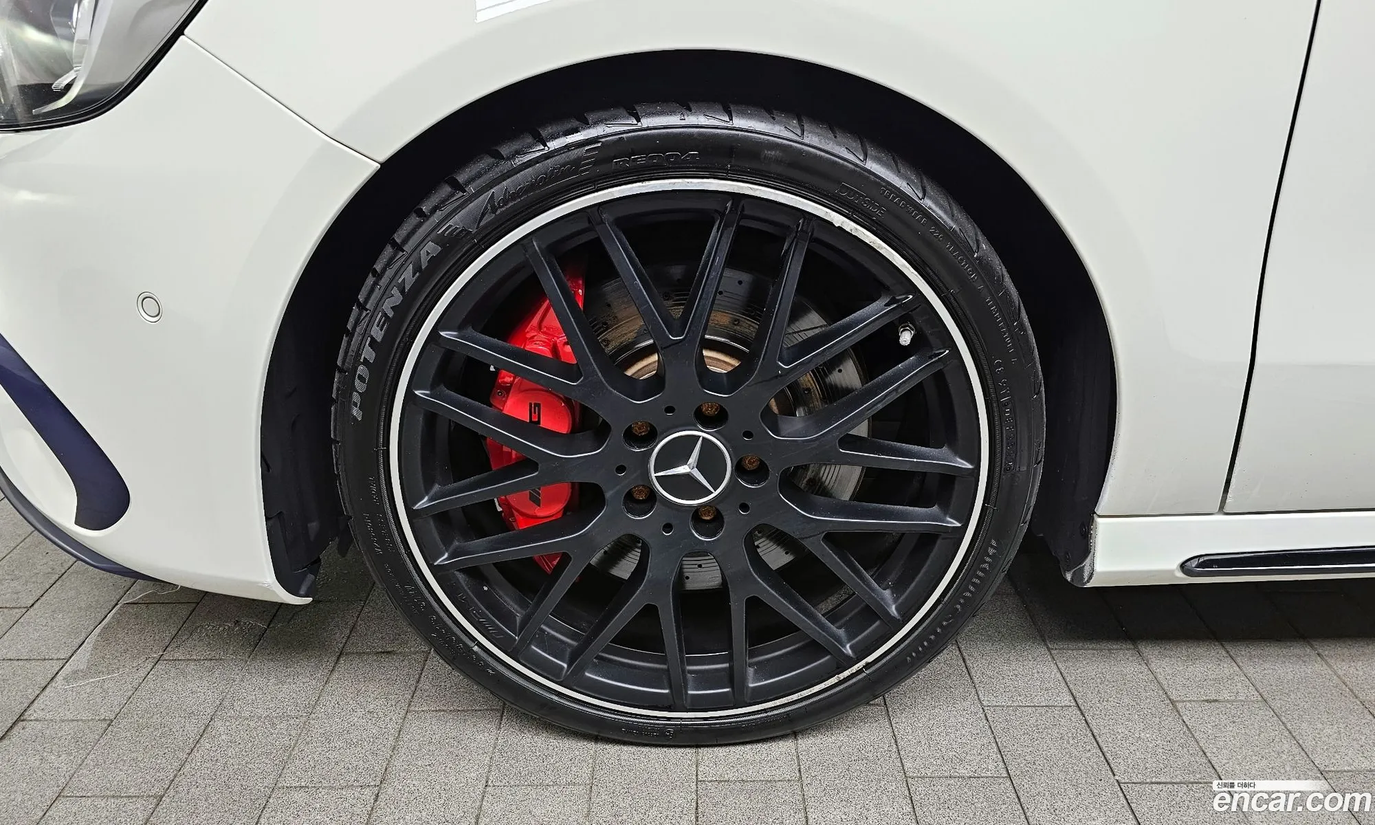 Benz A-Class W176 A45 Amg 4Matic - фотография 19043442