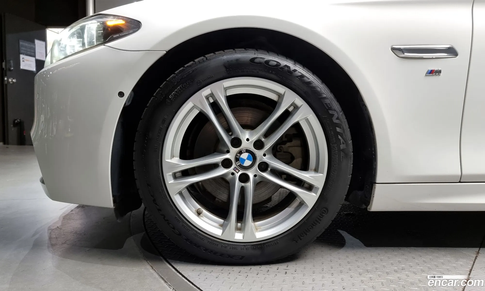 BMW 5 Series F10 520D M Aerodynamics - фотография 17293254