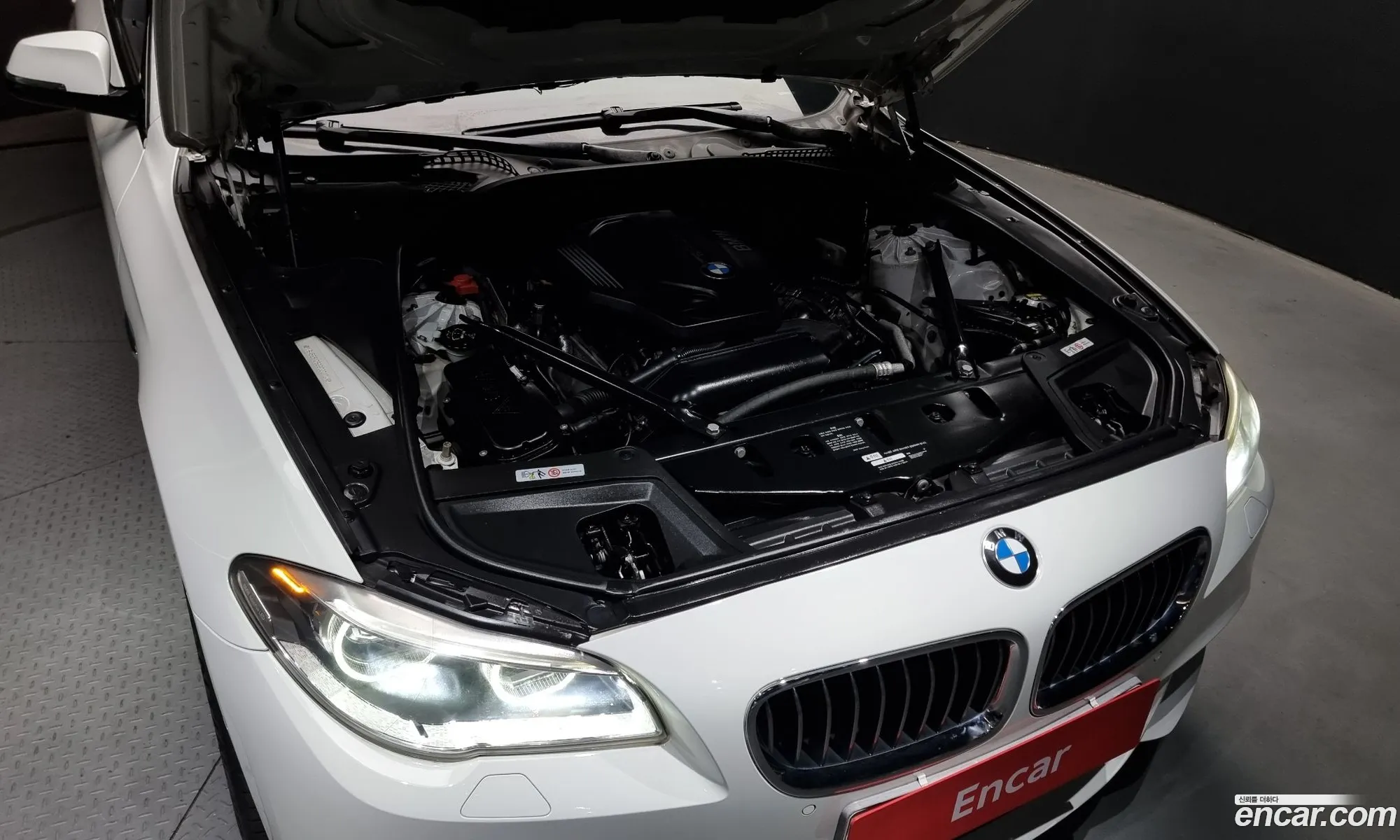 BMW 5 Series F10 520D M Aerodynamics - фотография 17293255