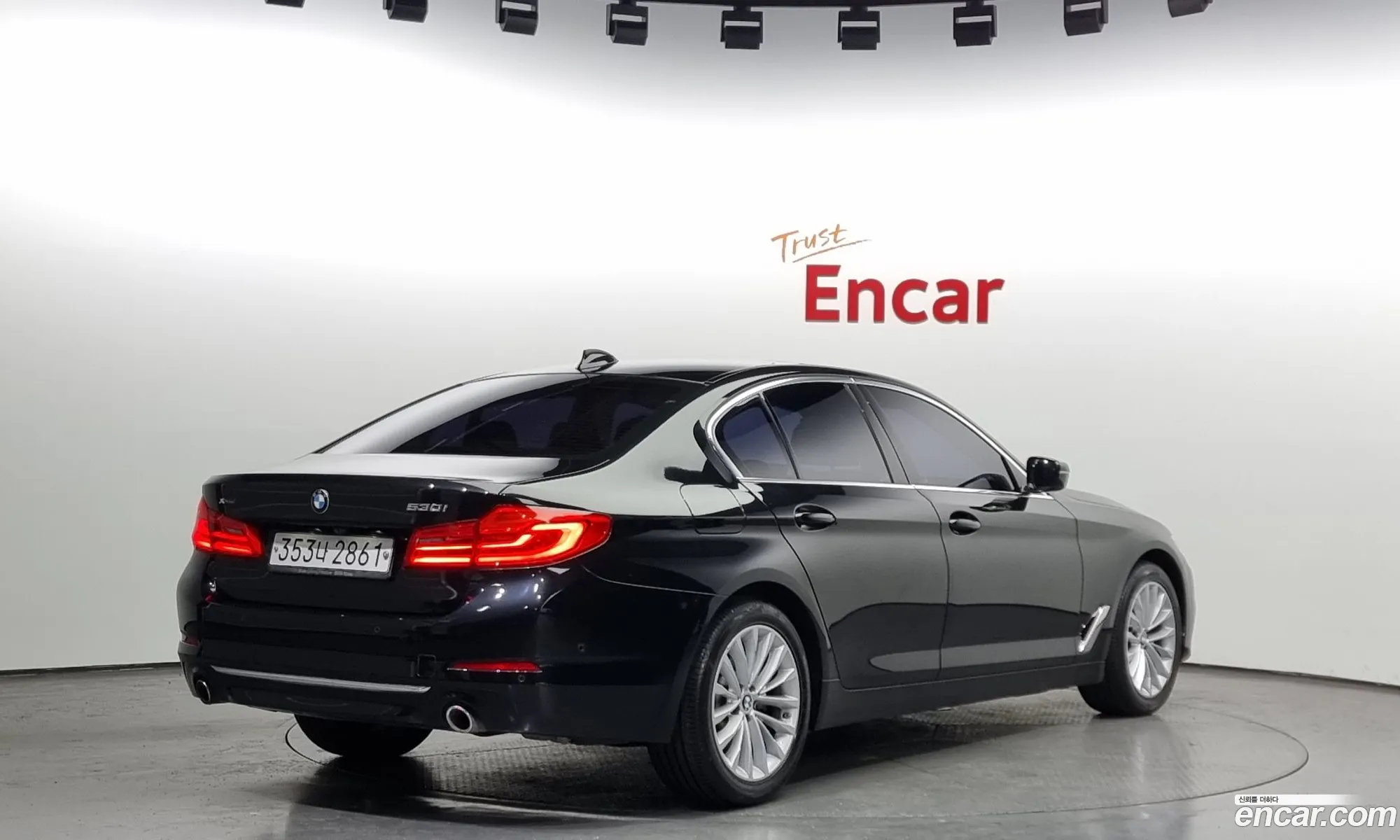 BMW 5 Series G30 530I xDrive Luxury Plus - фотография 17293239