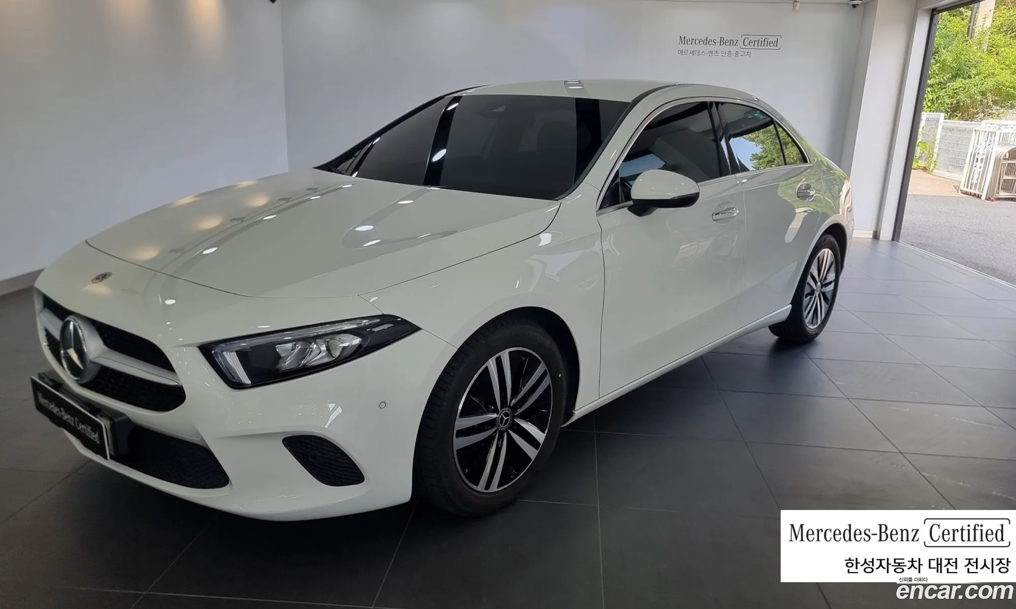 Mercedes A-Class W177 A200D Sedan - фотография 19099739