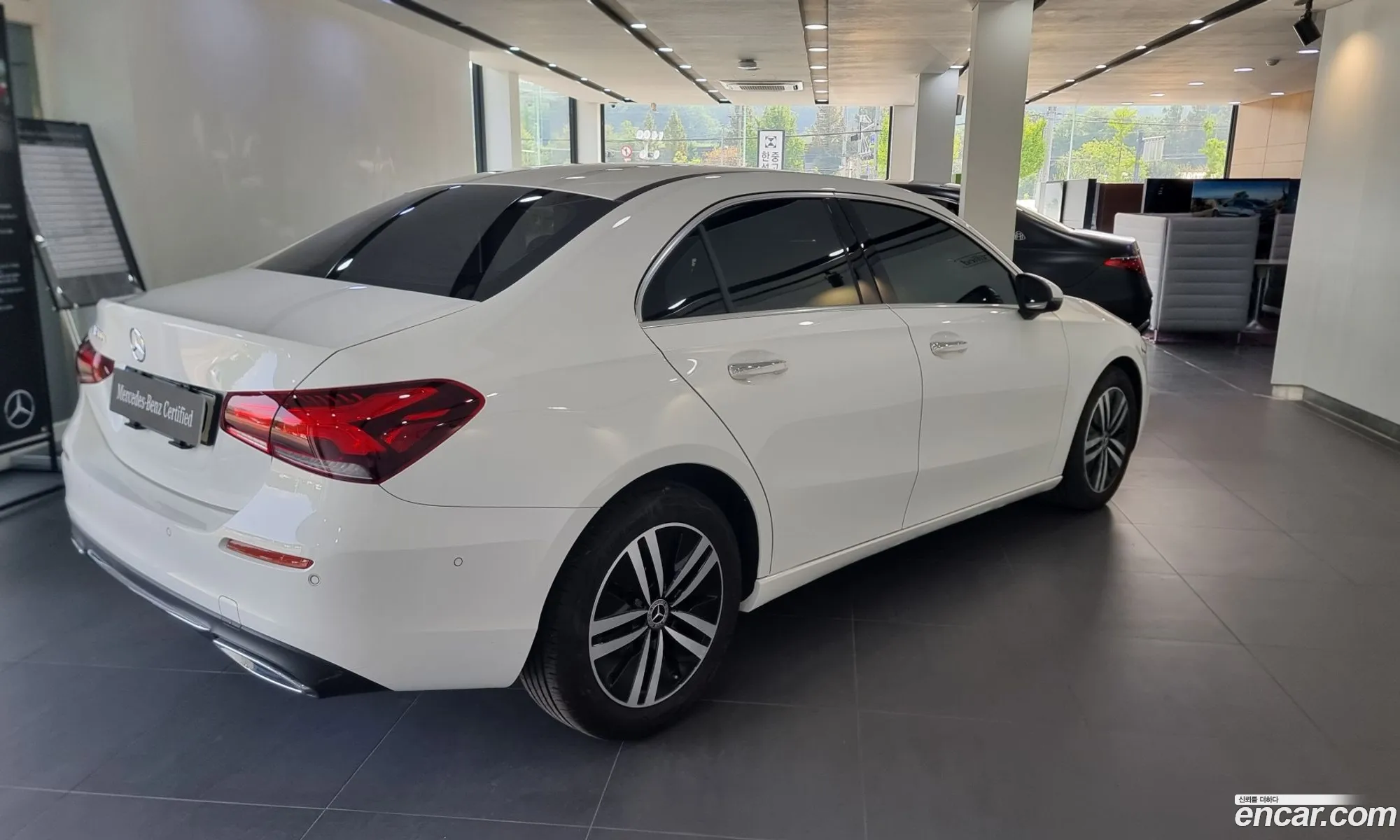 Mercedes A-Class W177 A200D Sedan - фотография 19099740