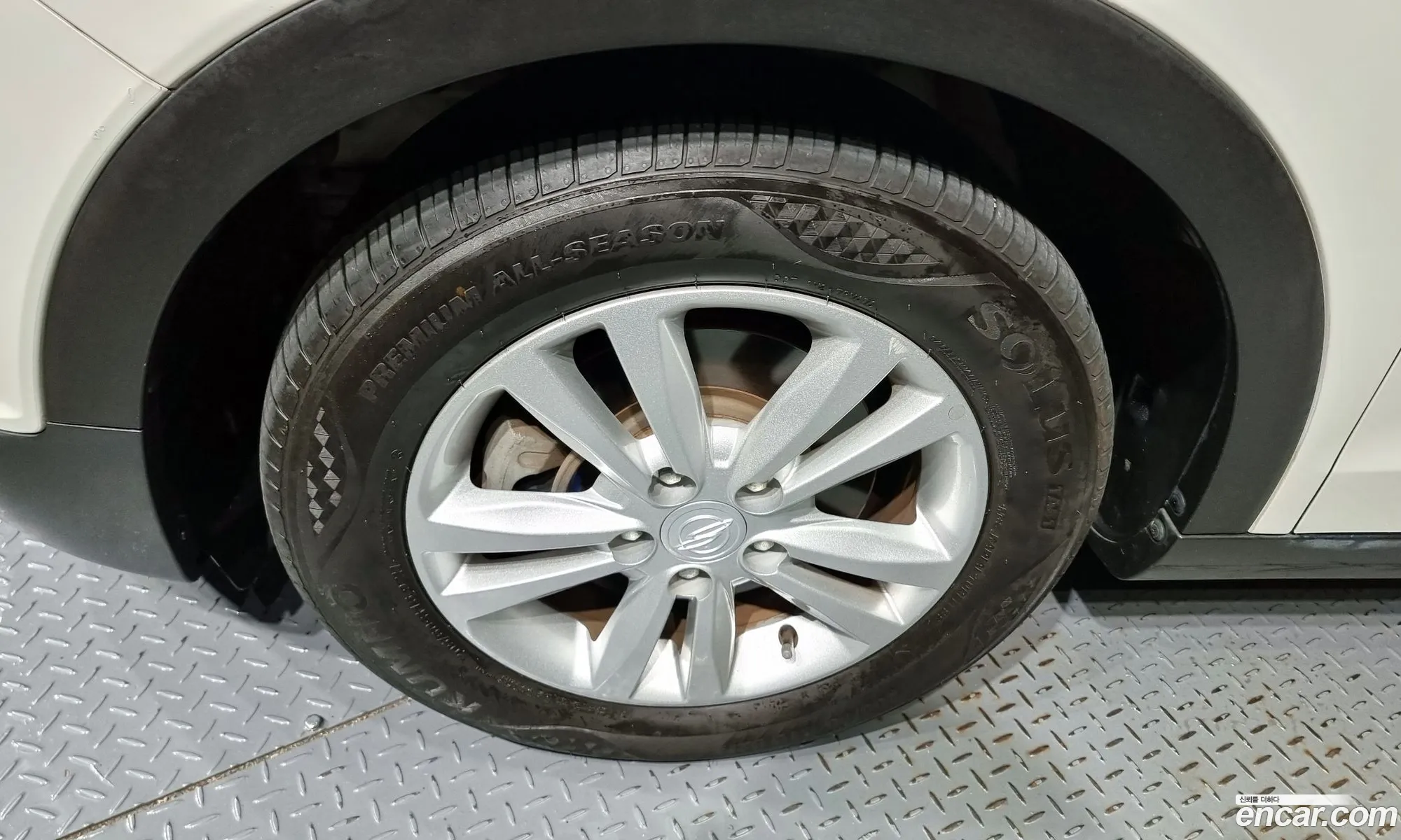 Kg Mobility Ssangyong Tivoli Vx 2Wd - фотография 8264579