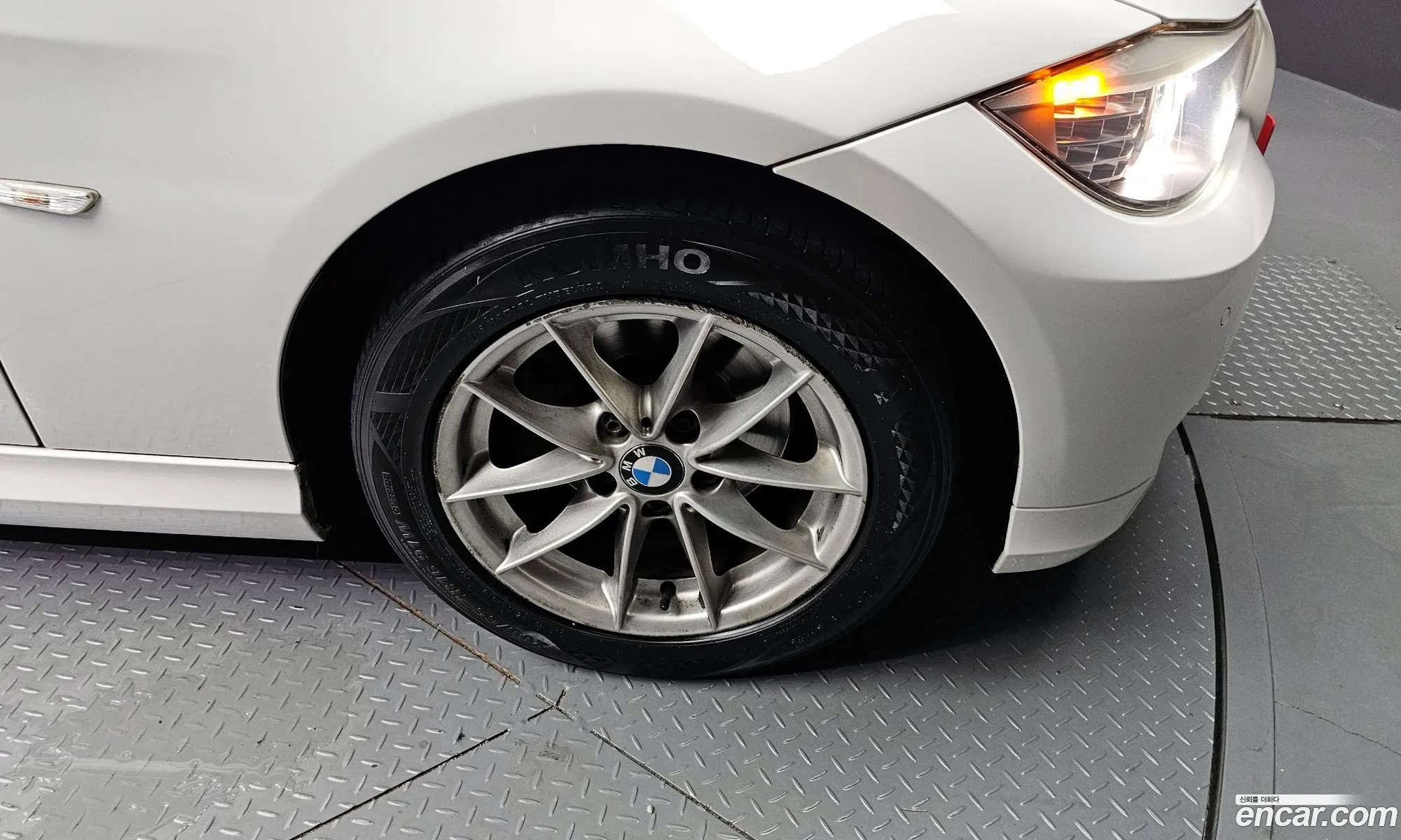 BMW 3 Series E90 320I Sedan - фотография 18043190