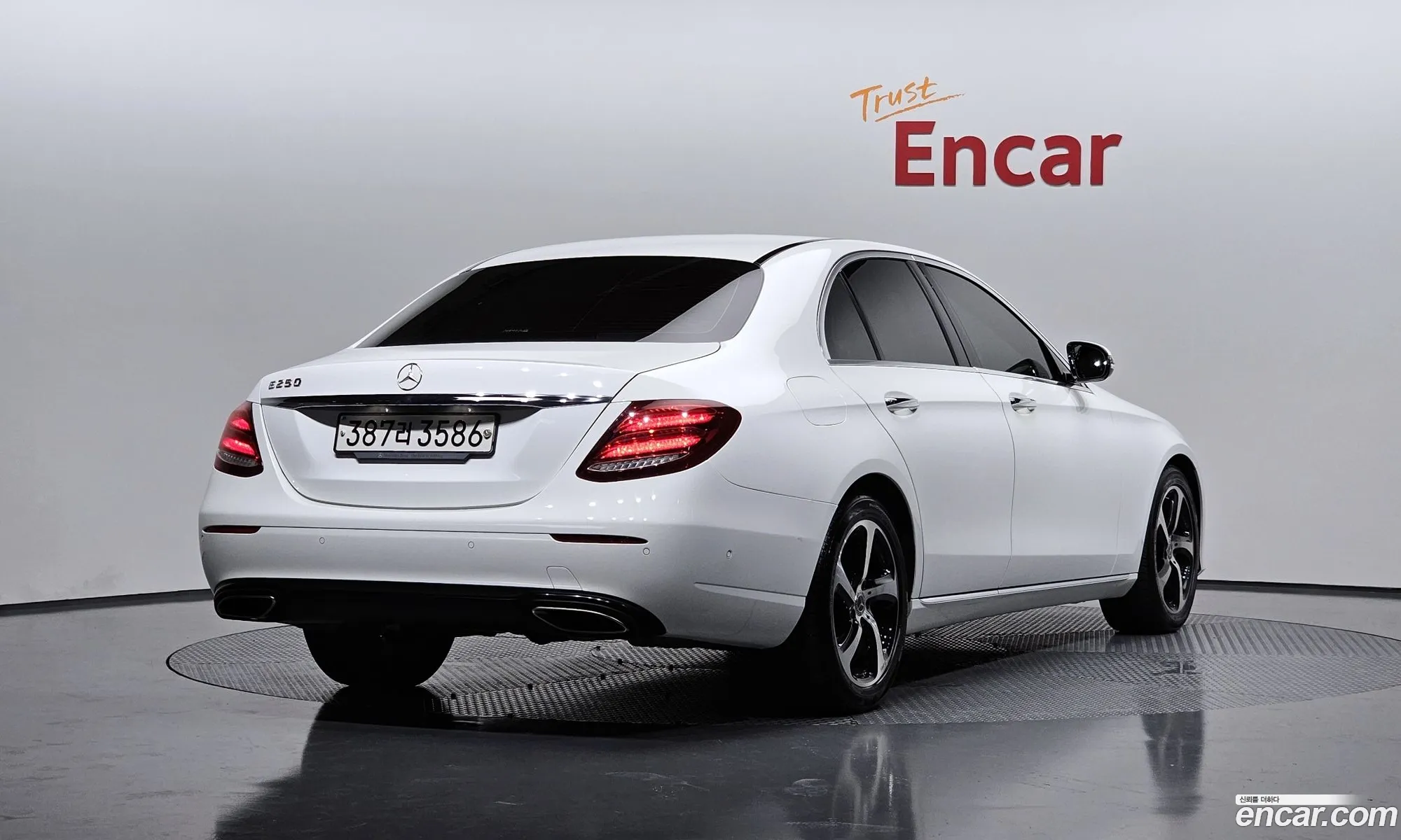 Mercedes E-Class W213 E250 Avantgarde - фотография 19089407