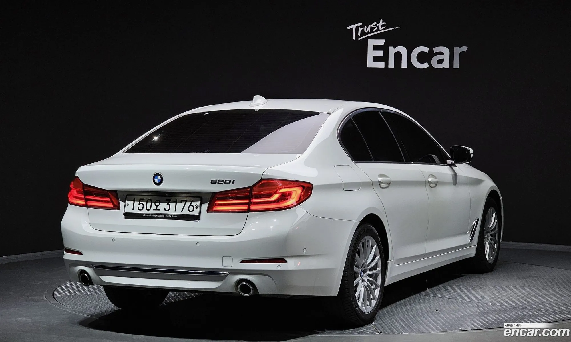BMW 5 Series G30 520I Luxury - фотография 17862685