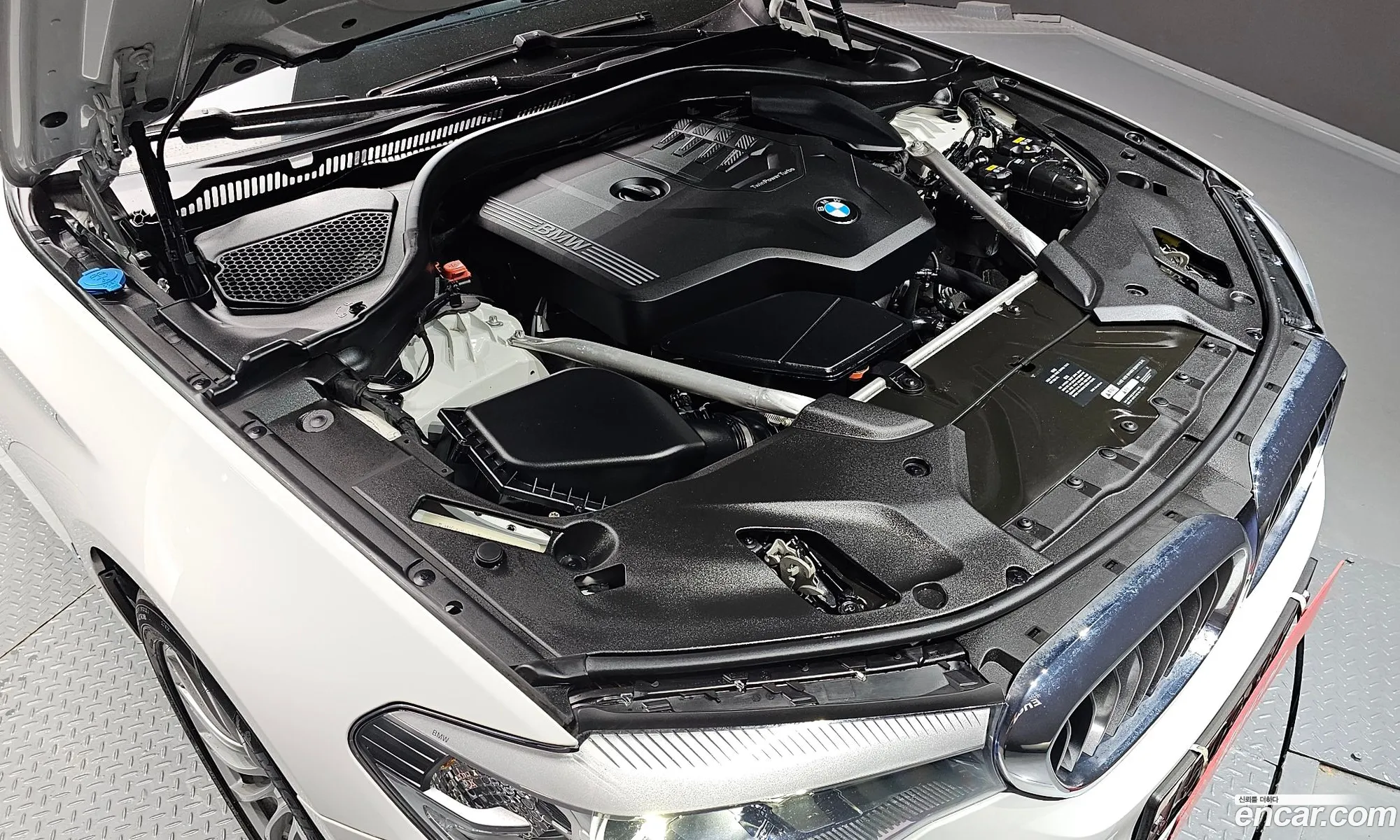 BMW 5 Series G30 520I Luxury - фотография 17862689