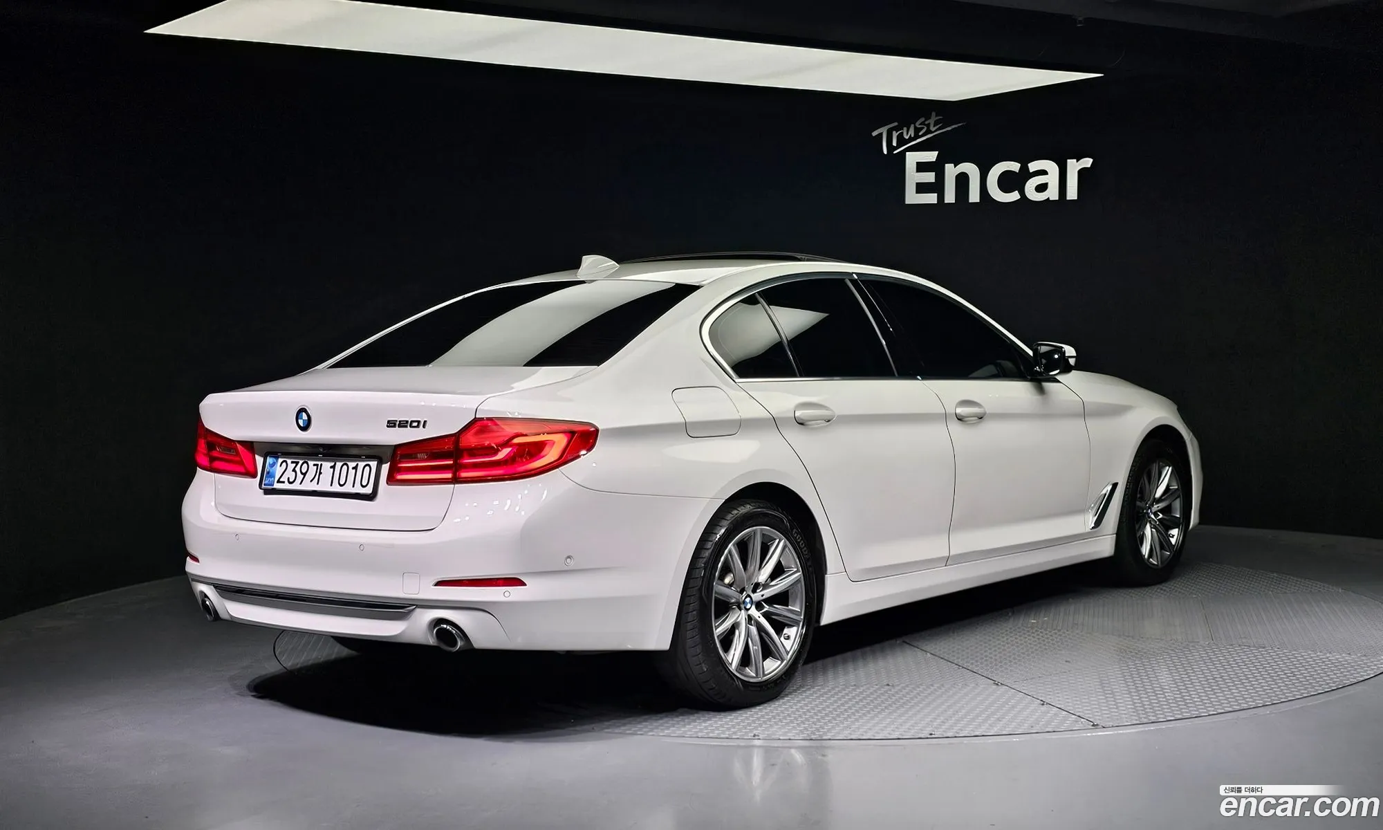 BMW 5 Series G30 520I Luxury - фотография 18441187