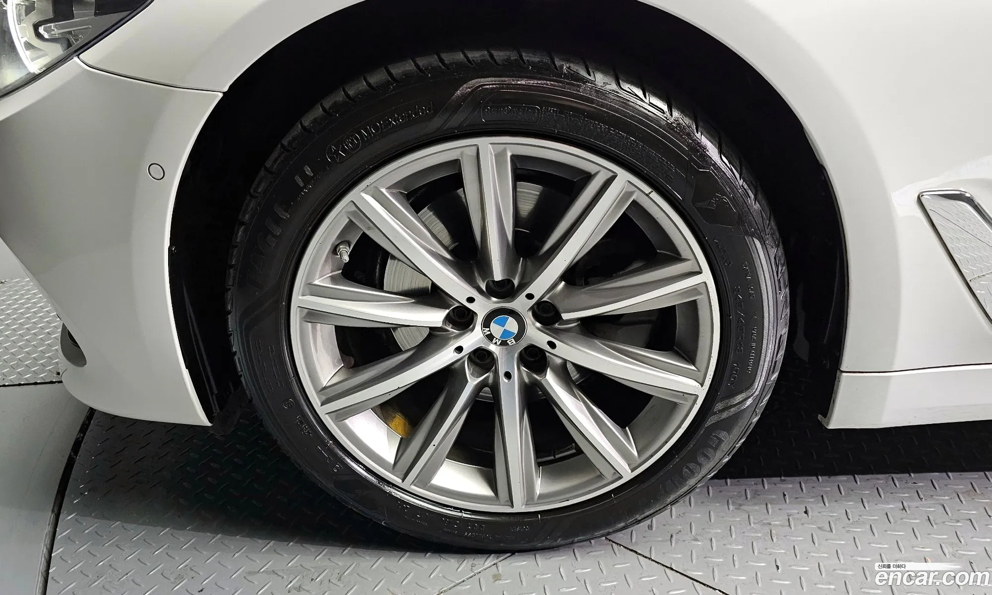 BMW 5 Series G30 520I Luxury - фотография 18441190