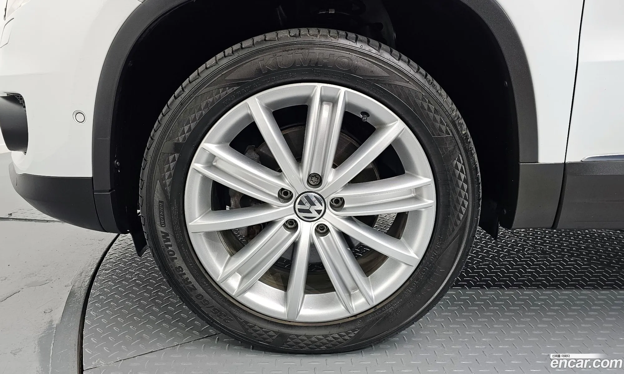 Volkswagen New Tiguan 20 Tdi Premium 5N - фотография 7637400