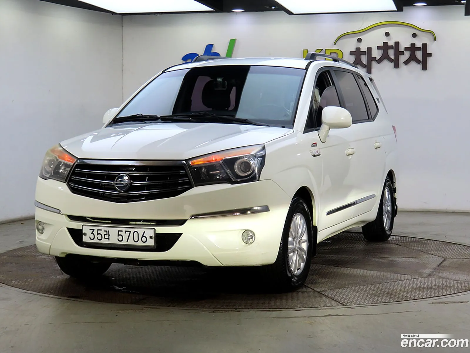 Kg Mobility Ssangyong Korando Turismo 4Wd Lt 9-Seater - фотография 8234446
