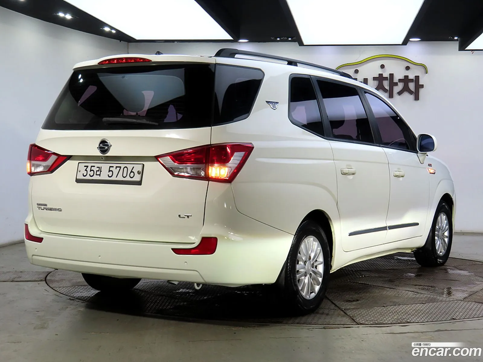Kg Mobility Ssangyong Korando Turismo 4Wd Lt 9-Seater - фотография 8234449