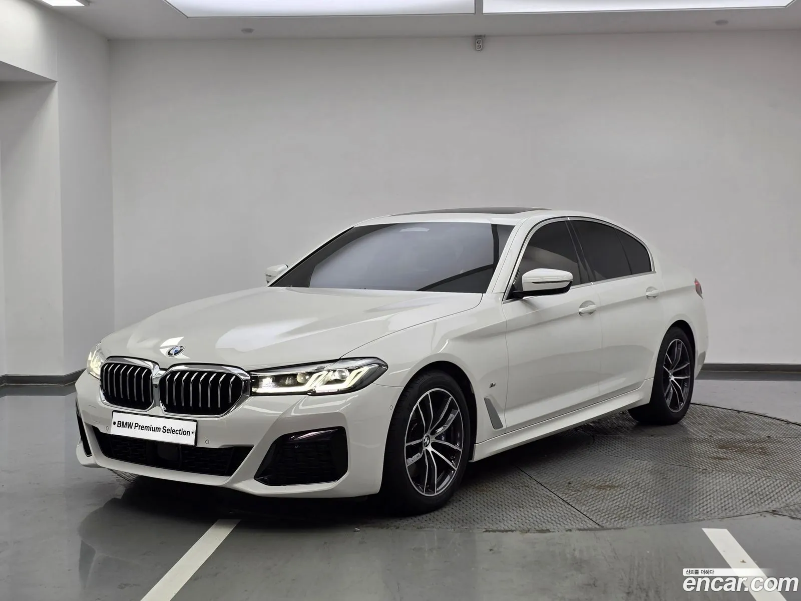 BMW 5 Series G30 520I M Sports - фотография 17862696