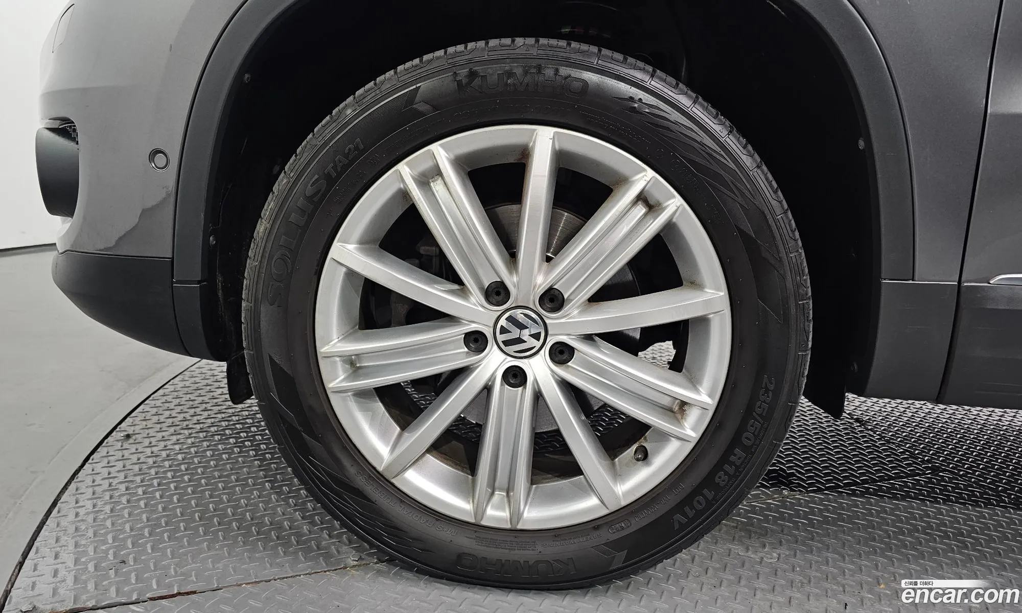 Volkswagen New Tiguan 20 Tdi Premium 5N - фотография 8630539