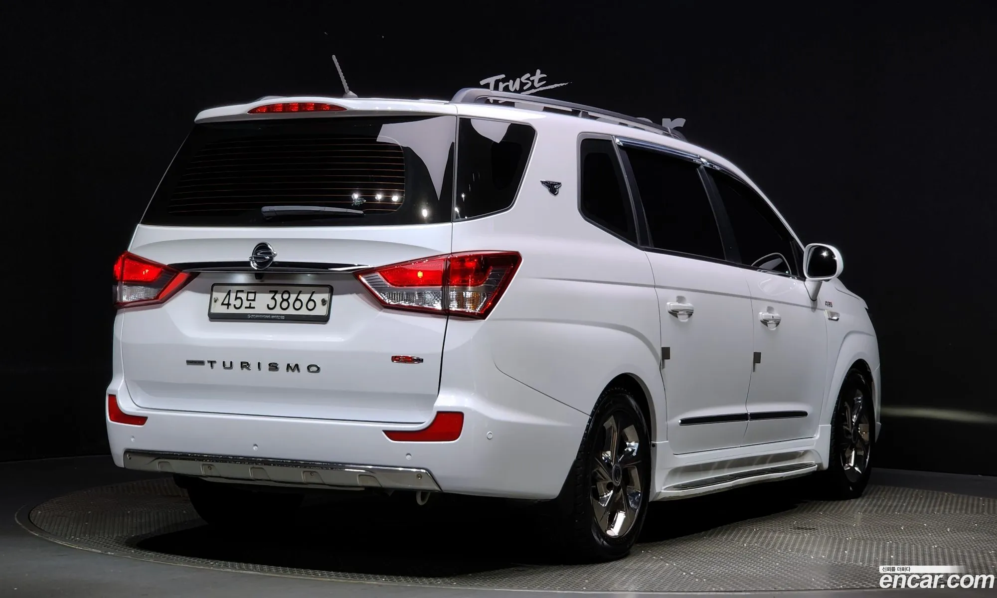 Kg Mobility Ssangyong Korando Turismo 4Wd Outdoor Edition 9-Seater - фотография 8600593
